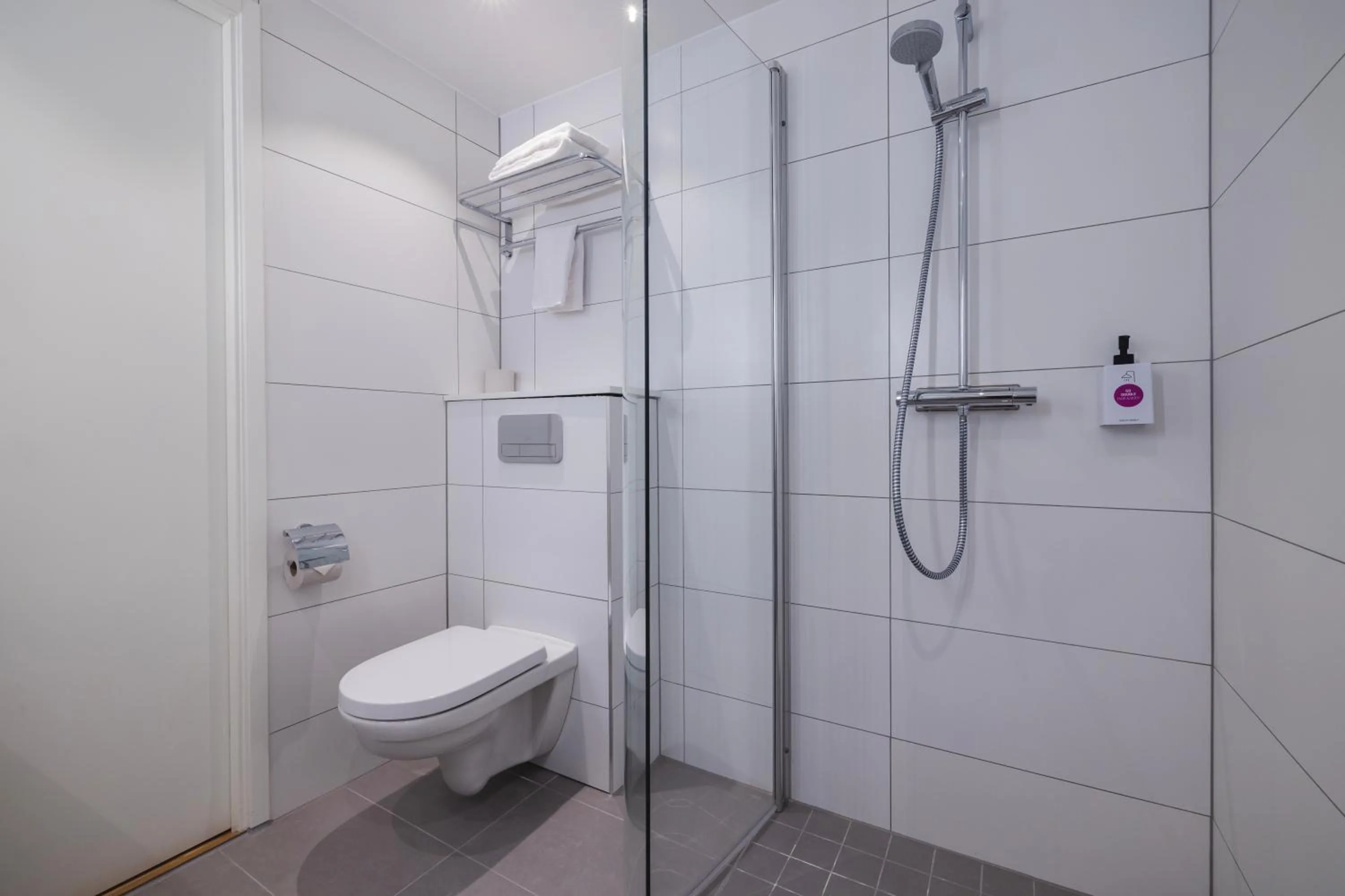 Shower in Quality Hotel Royal Corner