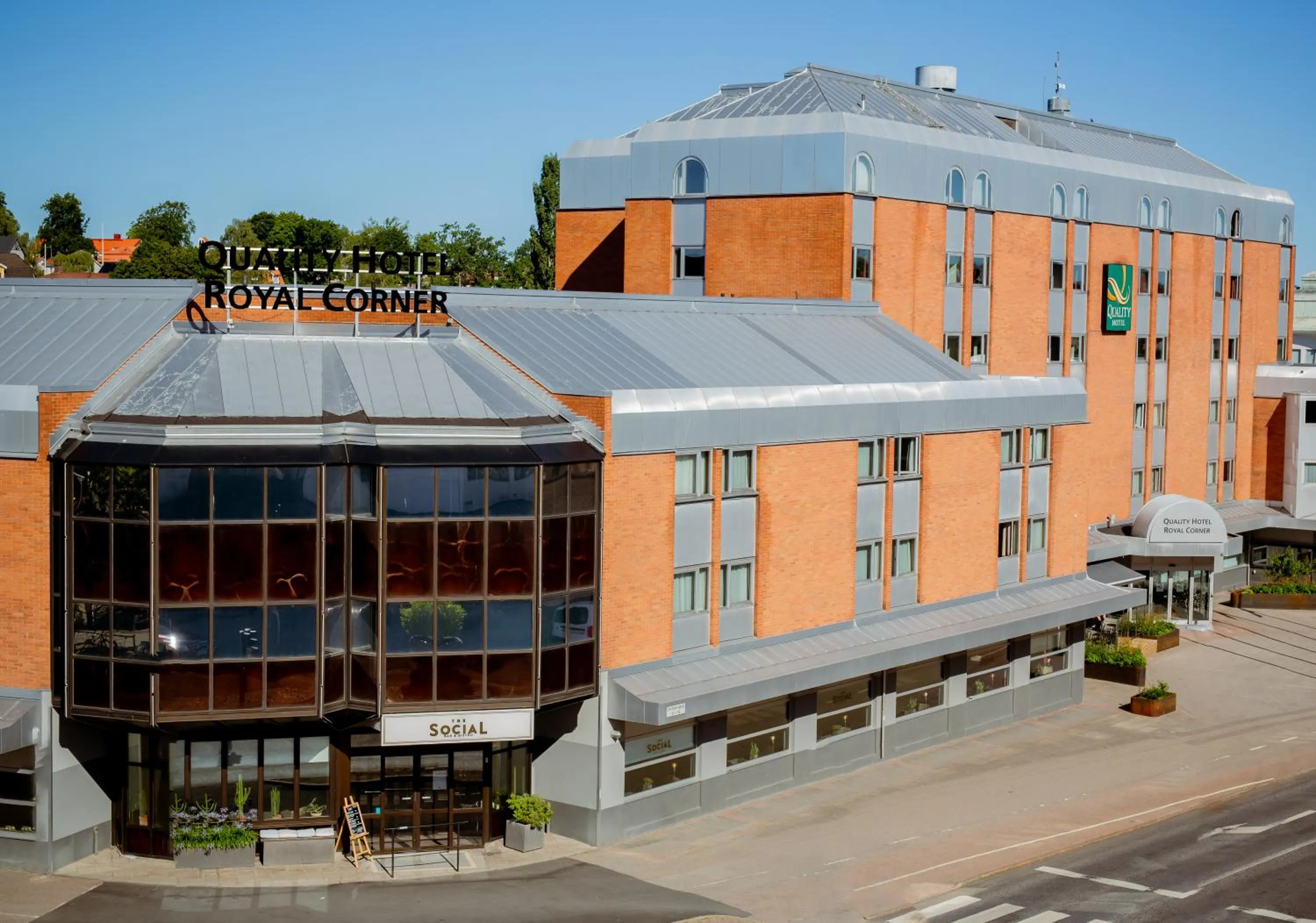 Facade/entrance in Quality Hotel Royal Corner