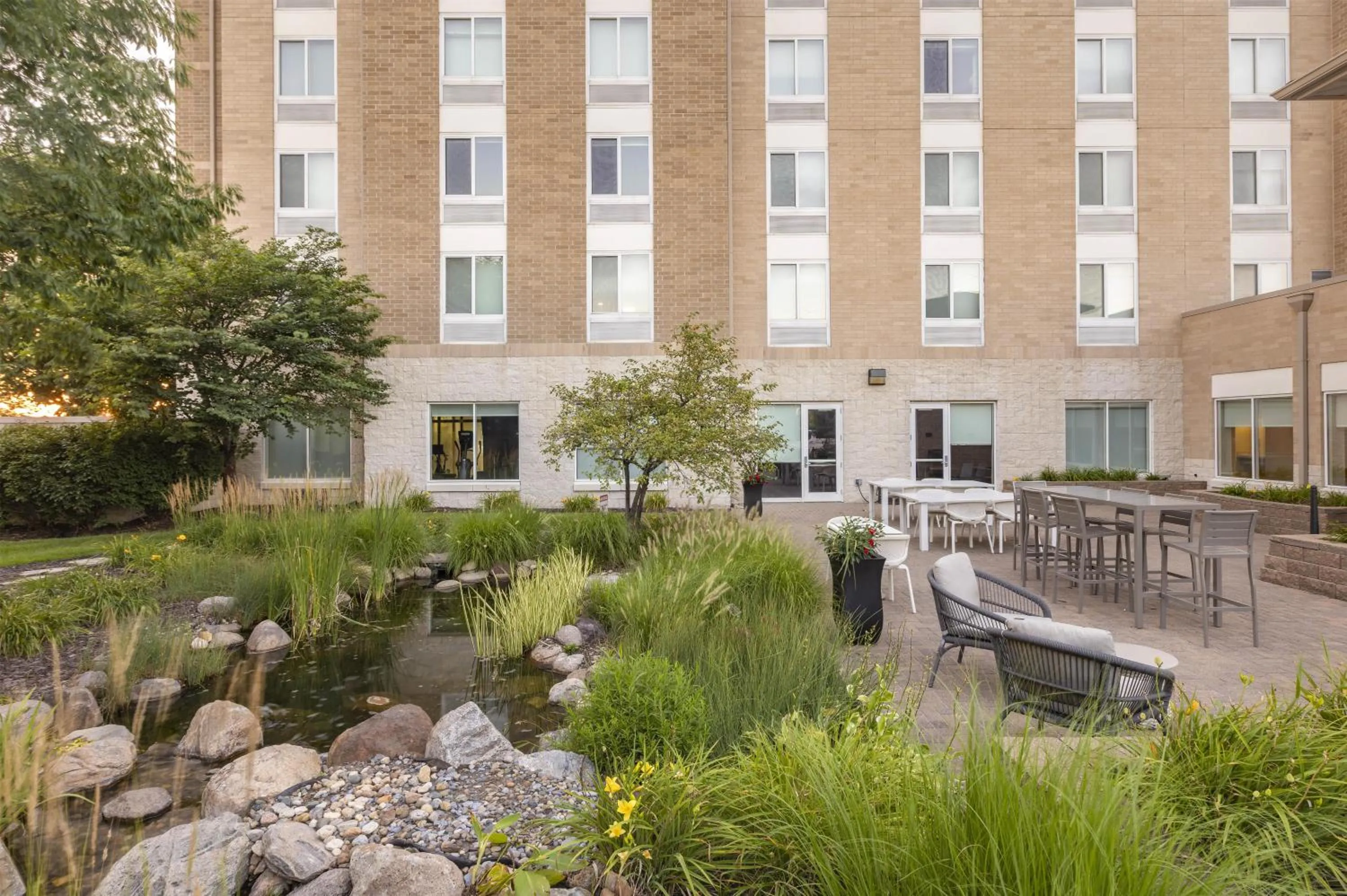 Patio in Hilton Garden Inn Des Moines/Urbandale