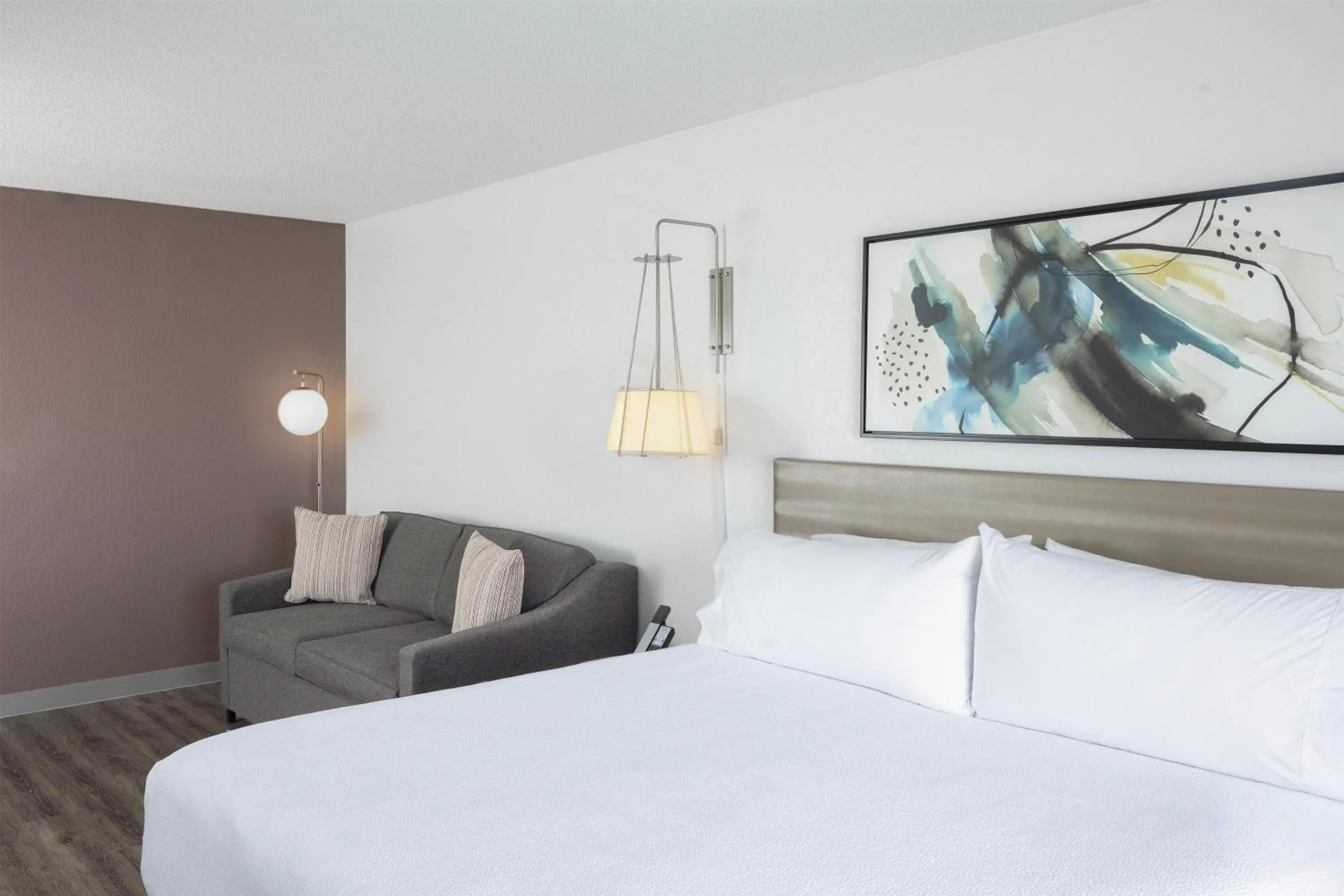 Living room, Bed in Hilton Garden Inn Des Moines/Urbandale