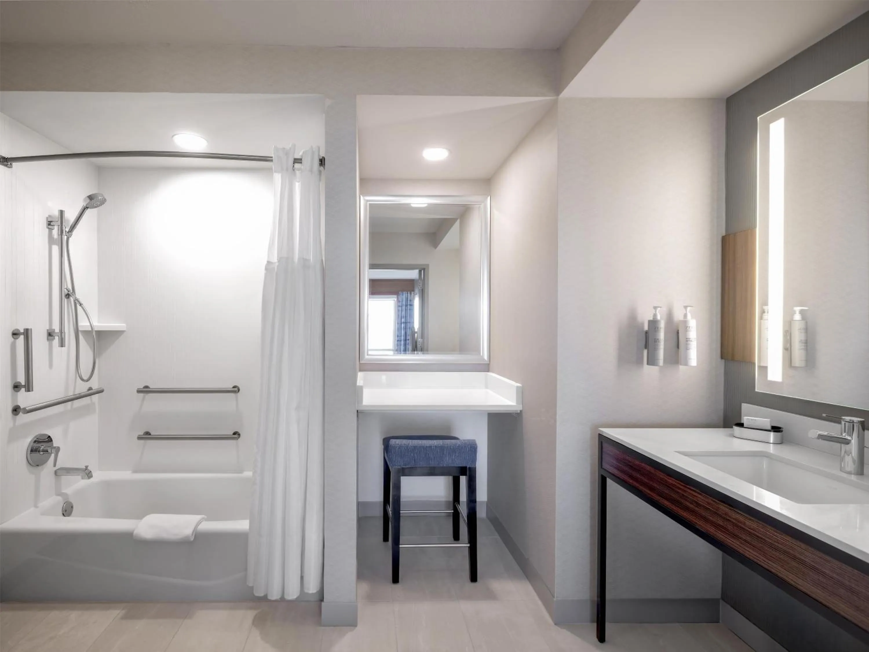 Bathroom in Hilton Garden Inn Des Moines/Urbandale