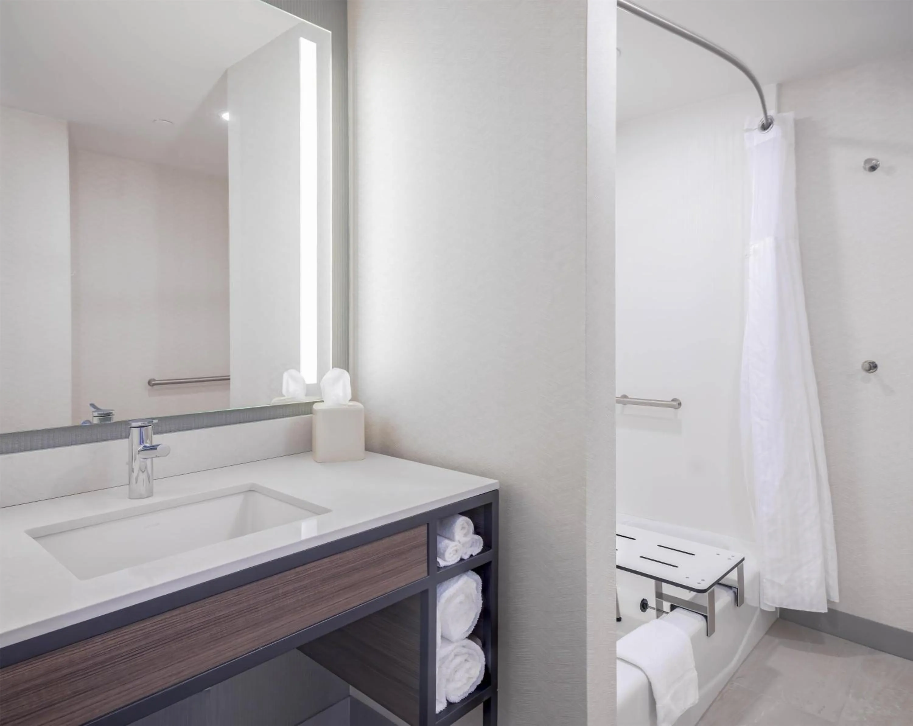 Bathroom in Hilton Garden Inn Des Moines/Urbandale