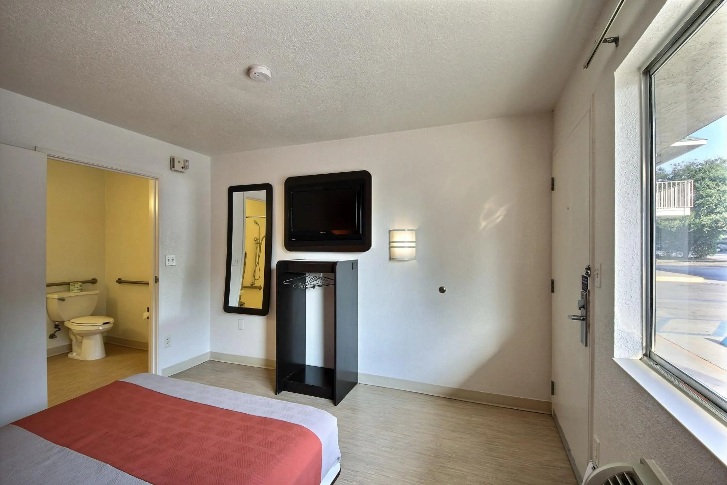 Bedroom, Bed in Motel 6-San Marcos, TX