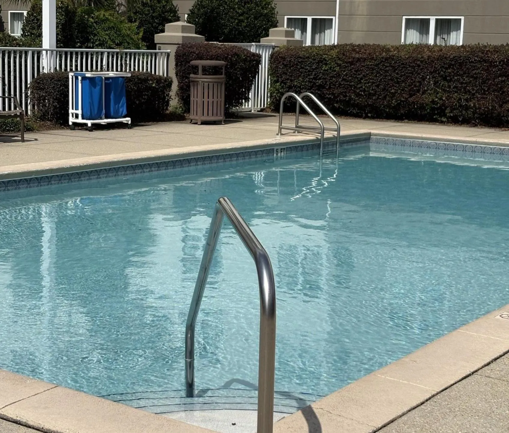 Swimming pool in Pensacola Suites Hotel