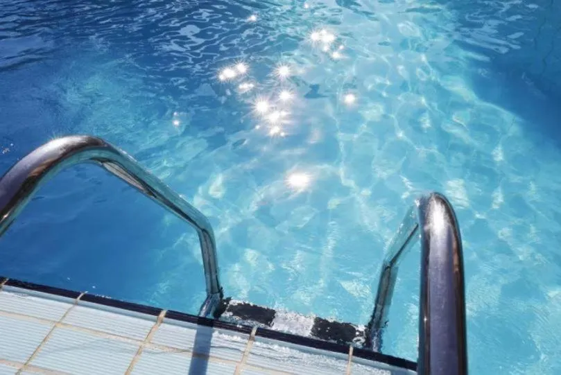 Swimming pool in Pensacola Suites Hotel