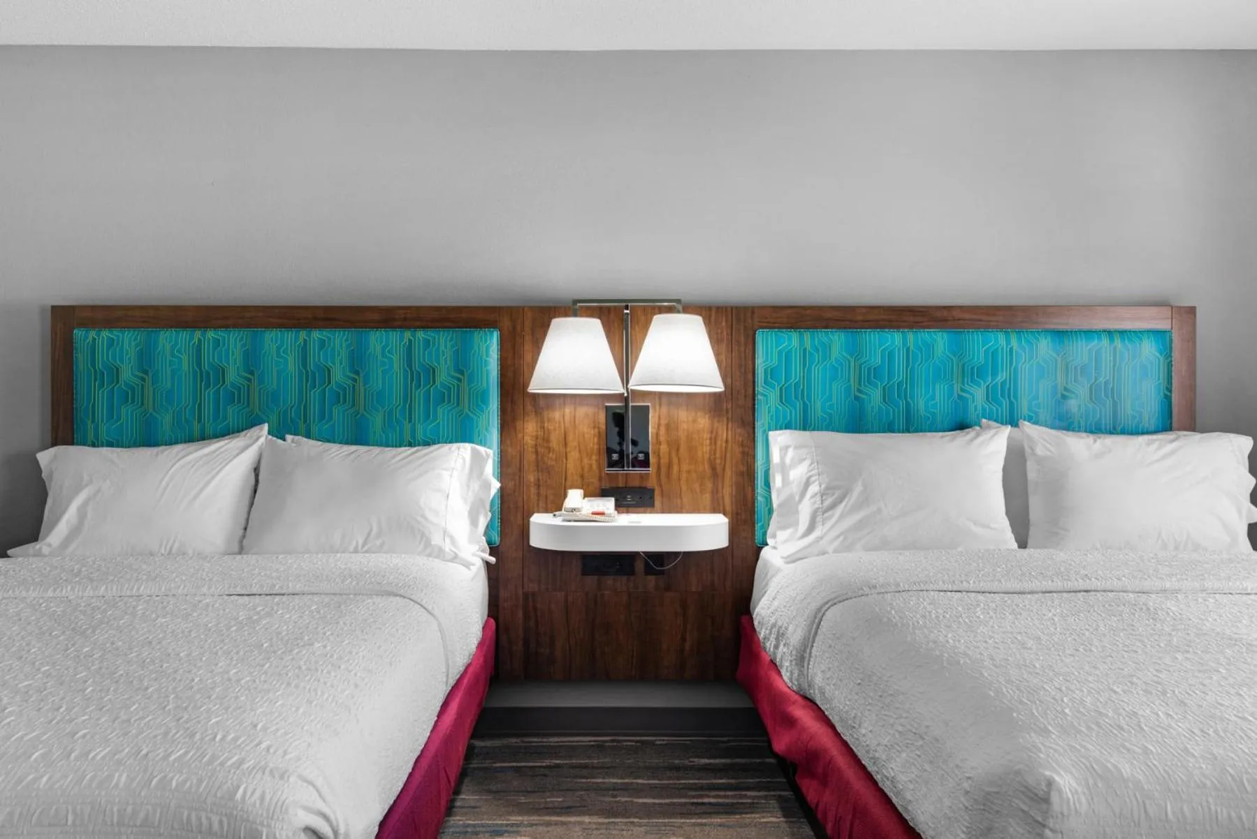 Bed in Hampton Inn & Suites Pensacola I-10 N at University Town Plaza