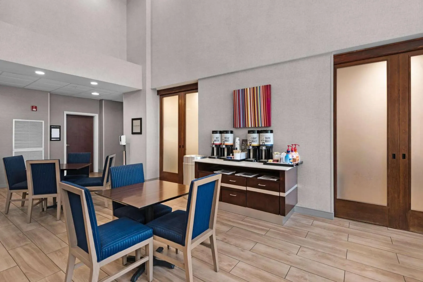 Breakfast in Hampton Inn & Suites Pensacola I-10 N at University Town Plaza