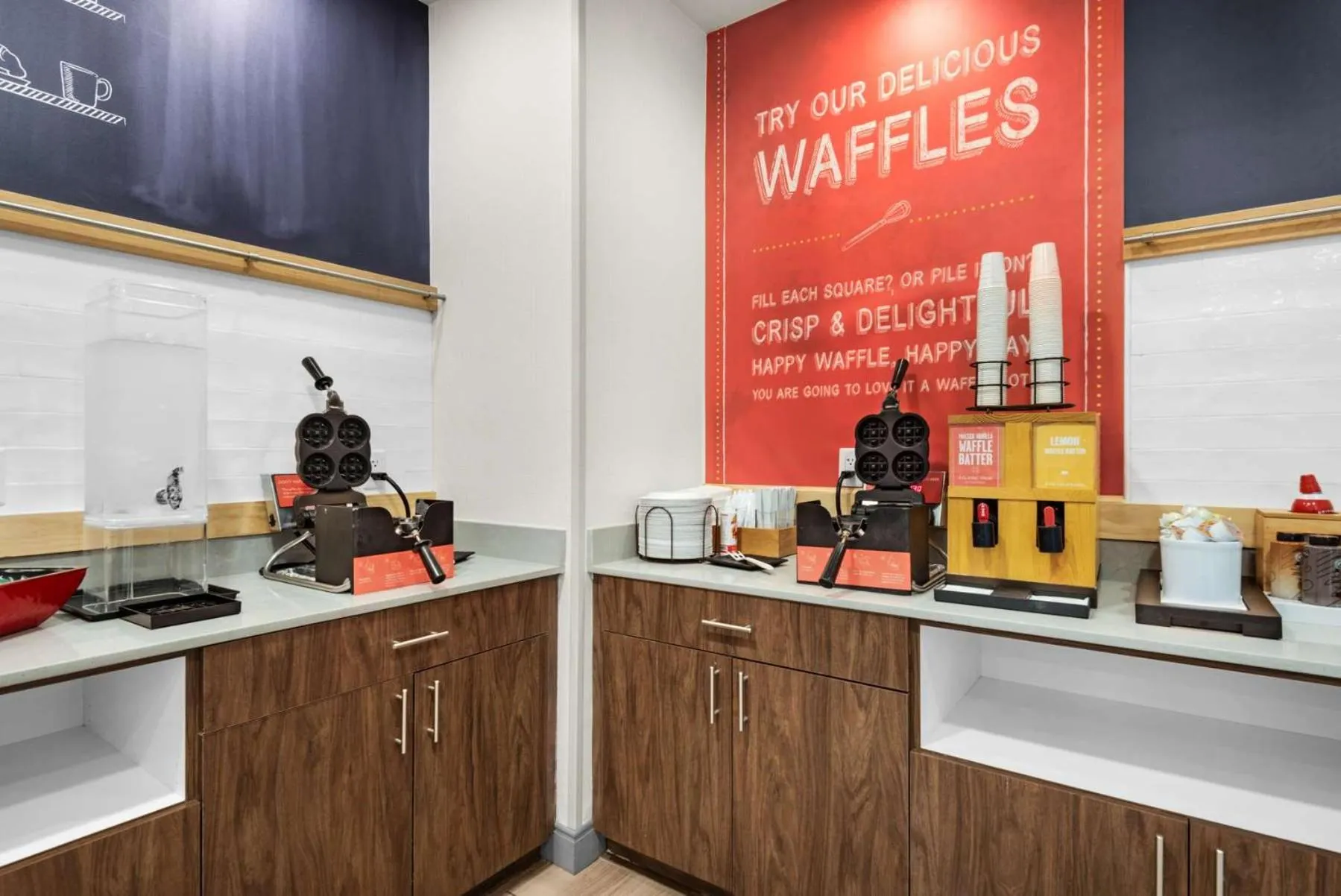 Breakfast in Hampton Inn & Suites Pensacola I-10 N at University Town Plaza