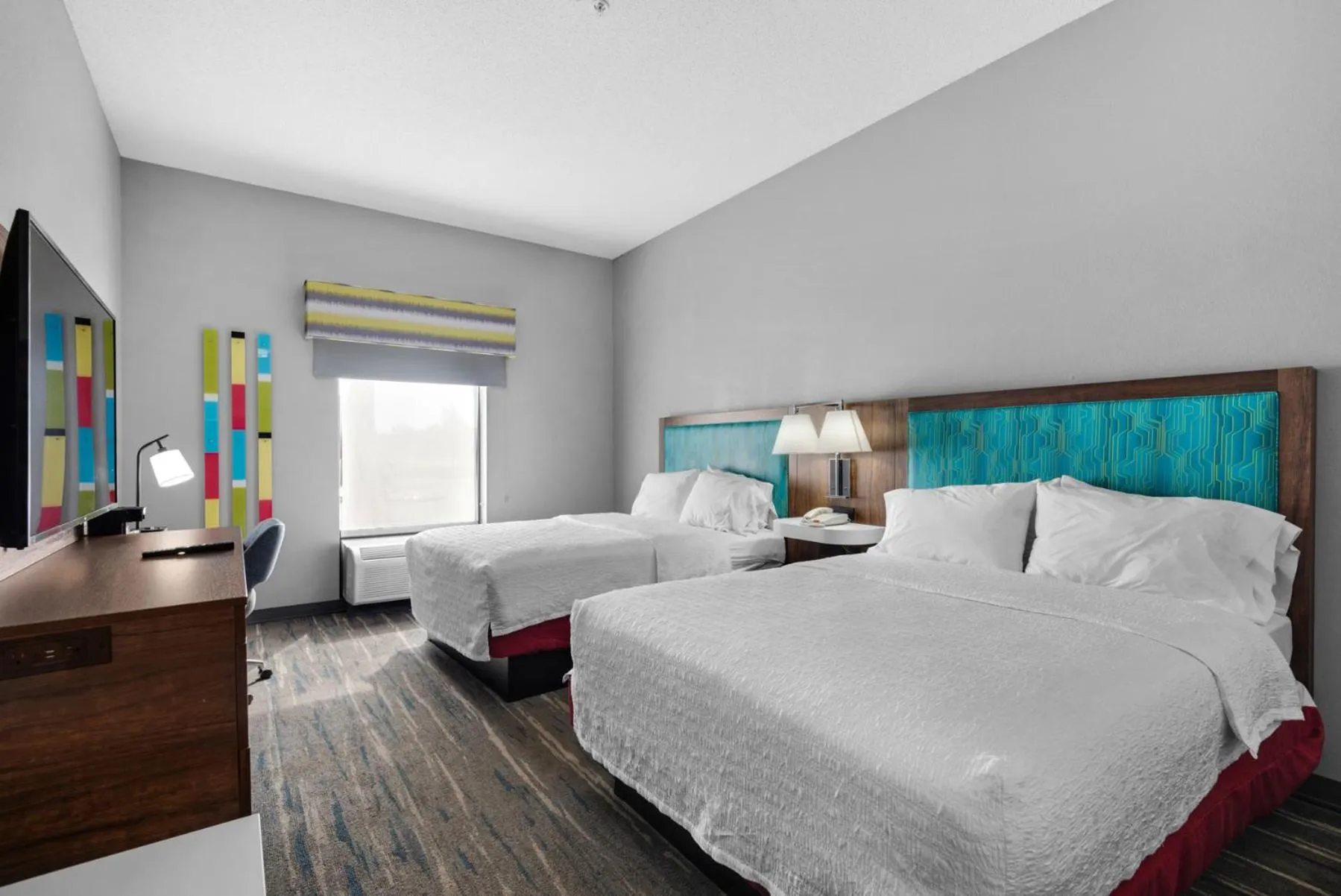 Bed in Hampton Inn & Suites Pensacola I-10 N at University Town Plaza