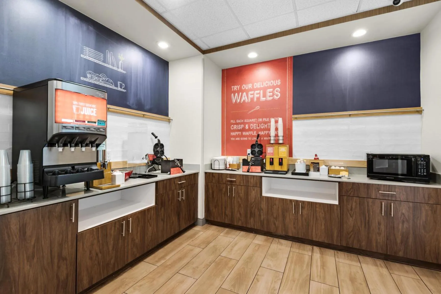 Breakfast in Hampton Inn & Suites Pensacola I-10 N at University Town Plaza