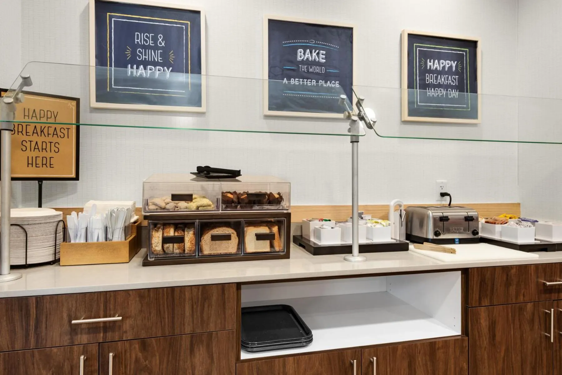 Breakfast in Hampton Inn & Suites Pensacola I-10 N at University Town Plaza