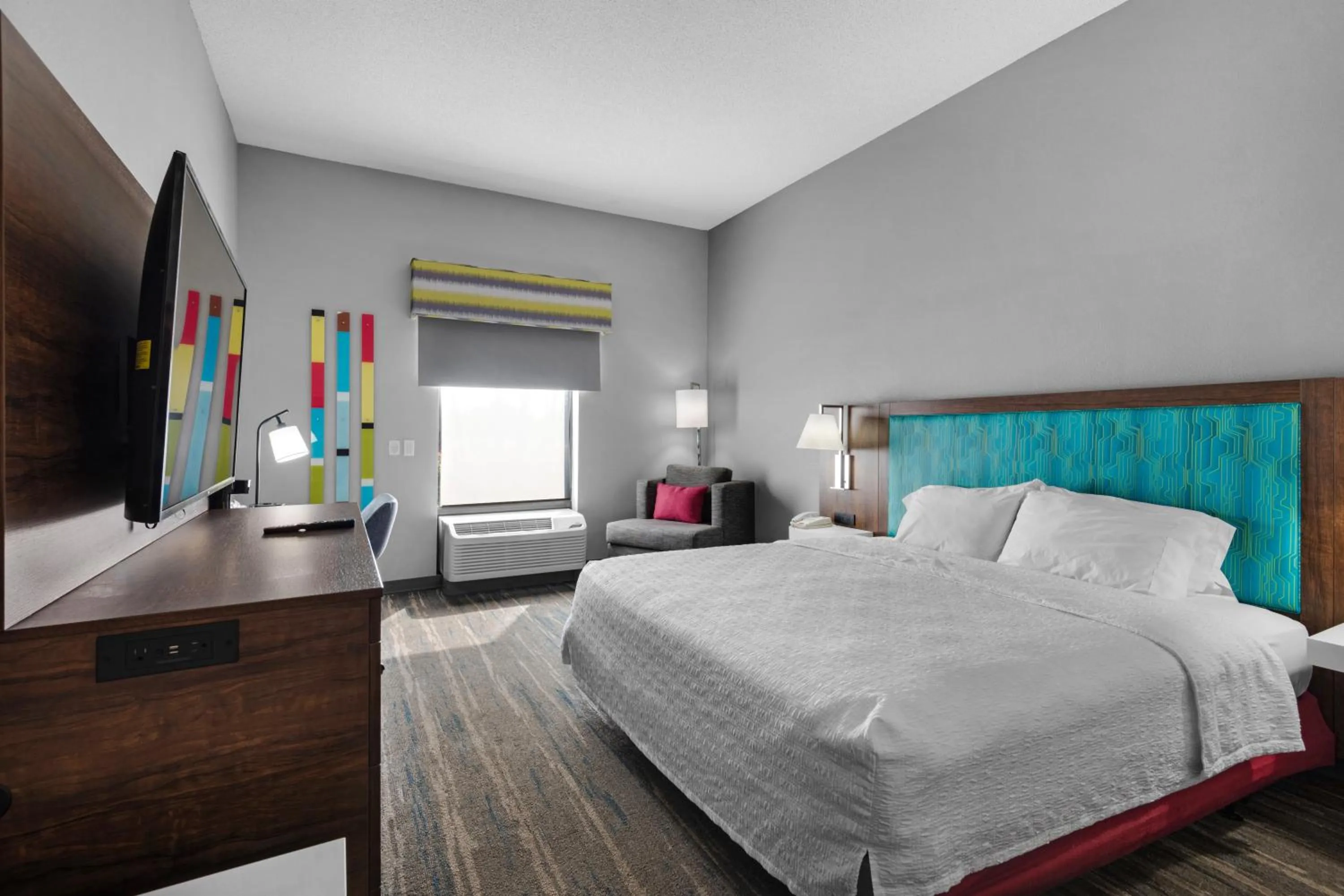 acessibility, Bed in Hampton Inn & Suites Pensacola I-10 N at University Town Plaza