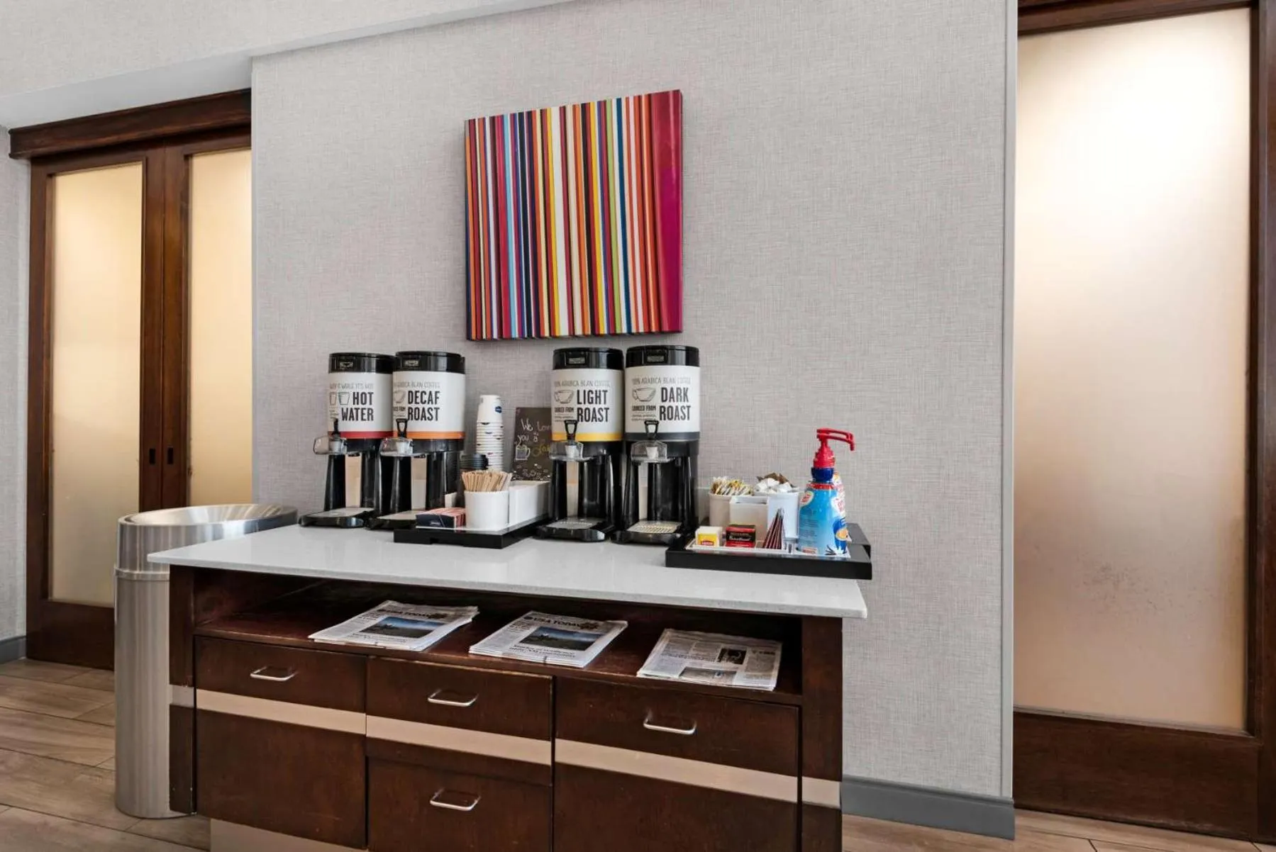 Dining area in Hampton Inn & Suites Pensacola I-10 N at University Town Plaza