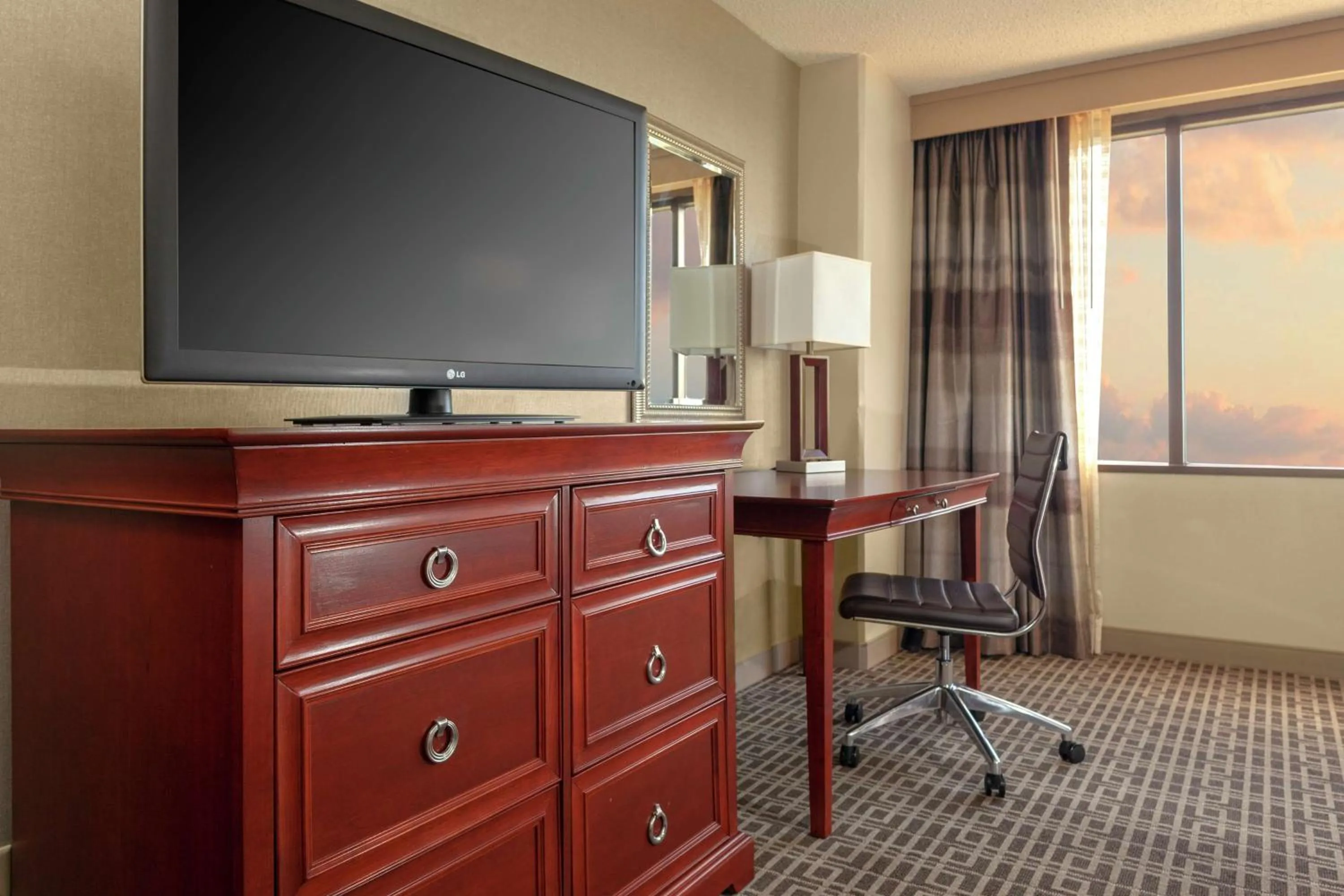 Bedroom in DoubleTree by Hilton Kansas City - Overland Park