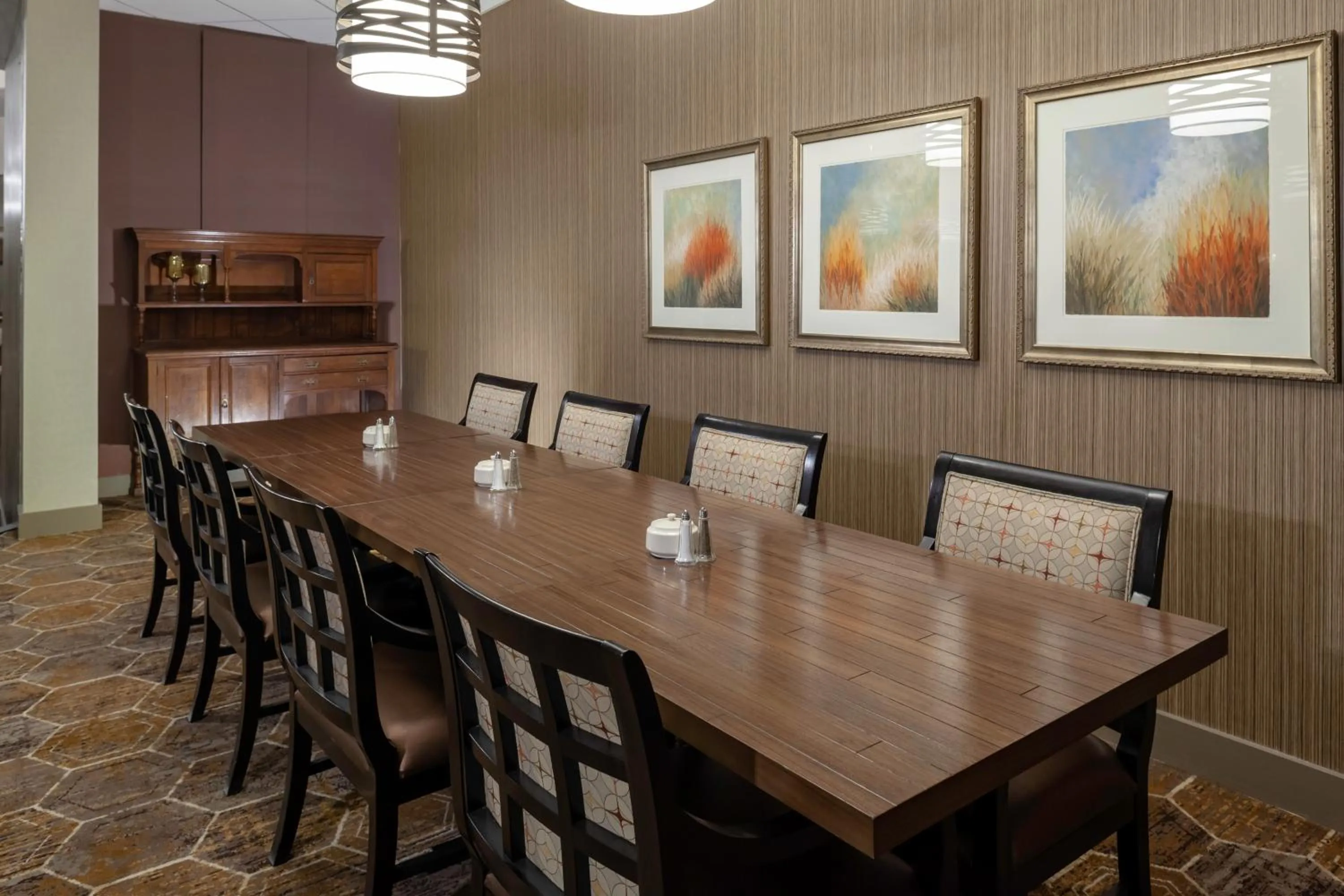 Restaurant/places to eat in DoubleTree by Hilton Kansas City - Overland Park