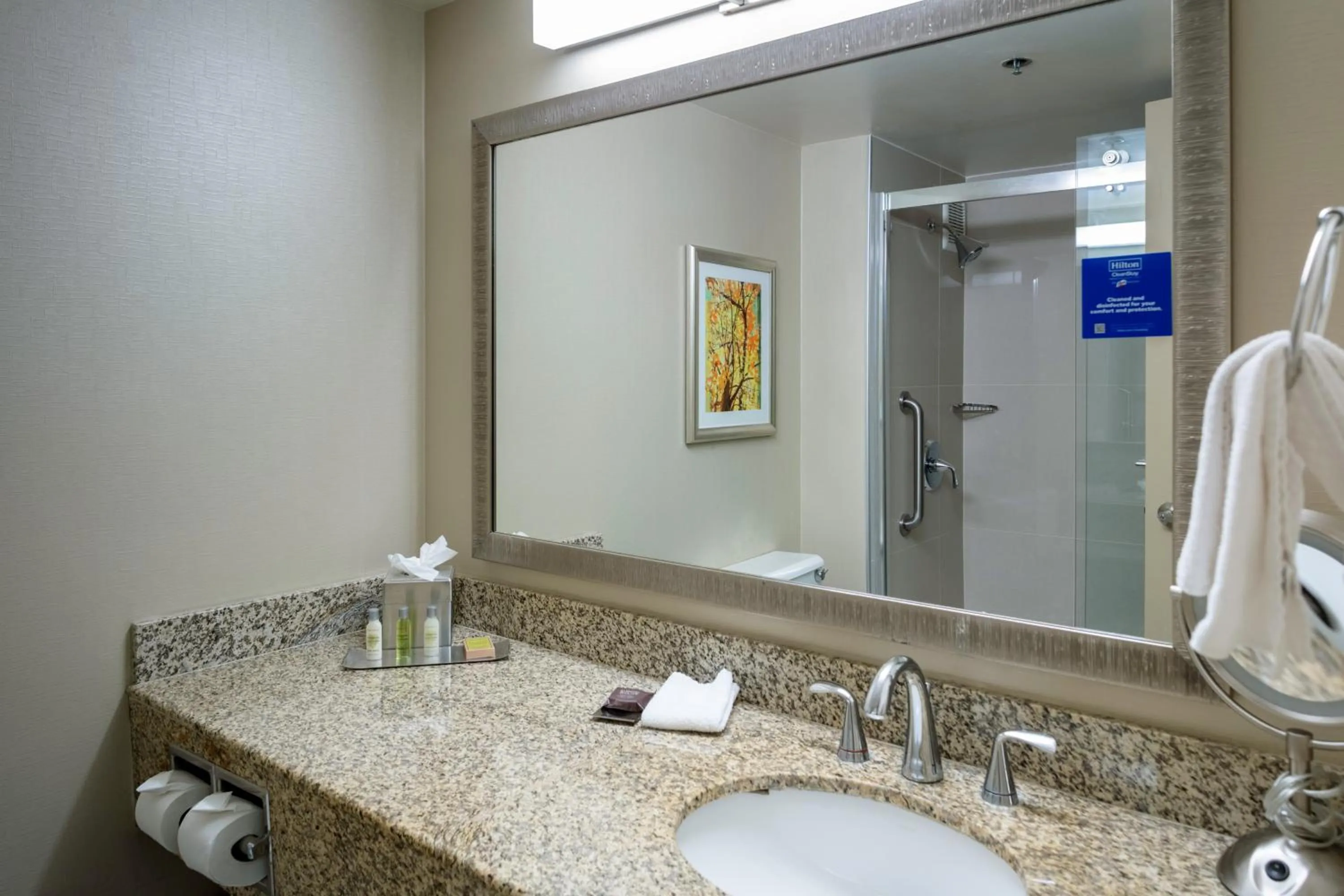 Shower in DoubleTree by Hilton Kansas City - Overland Park