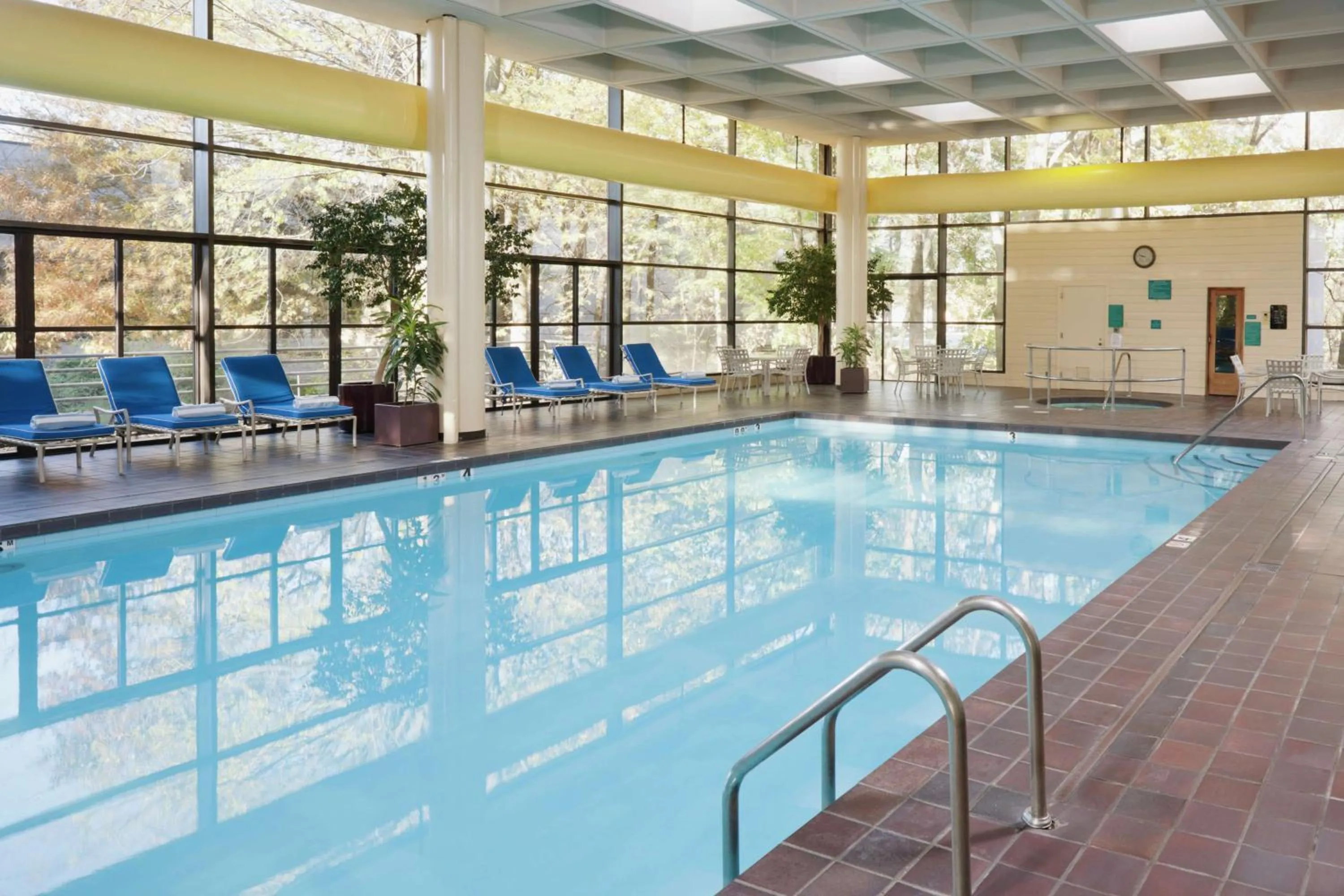 Pool view in DoubleTree by Hilton Kansas City - Overland Park