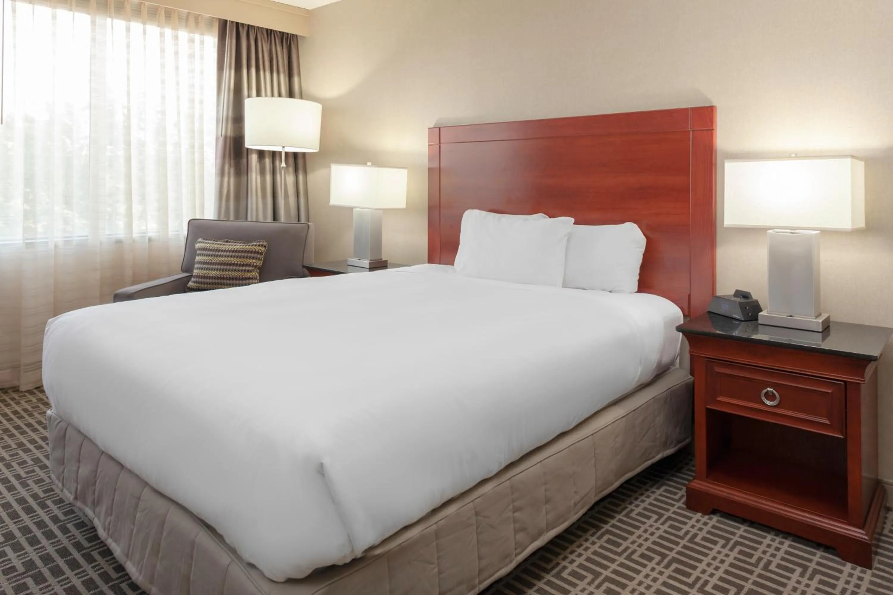 Bed in DoubleTree by Hilton Kansas City - Overland Park