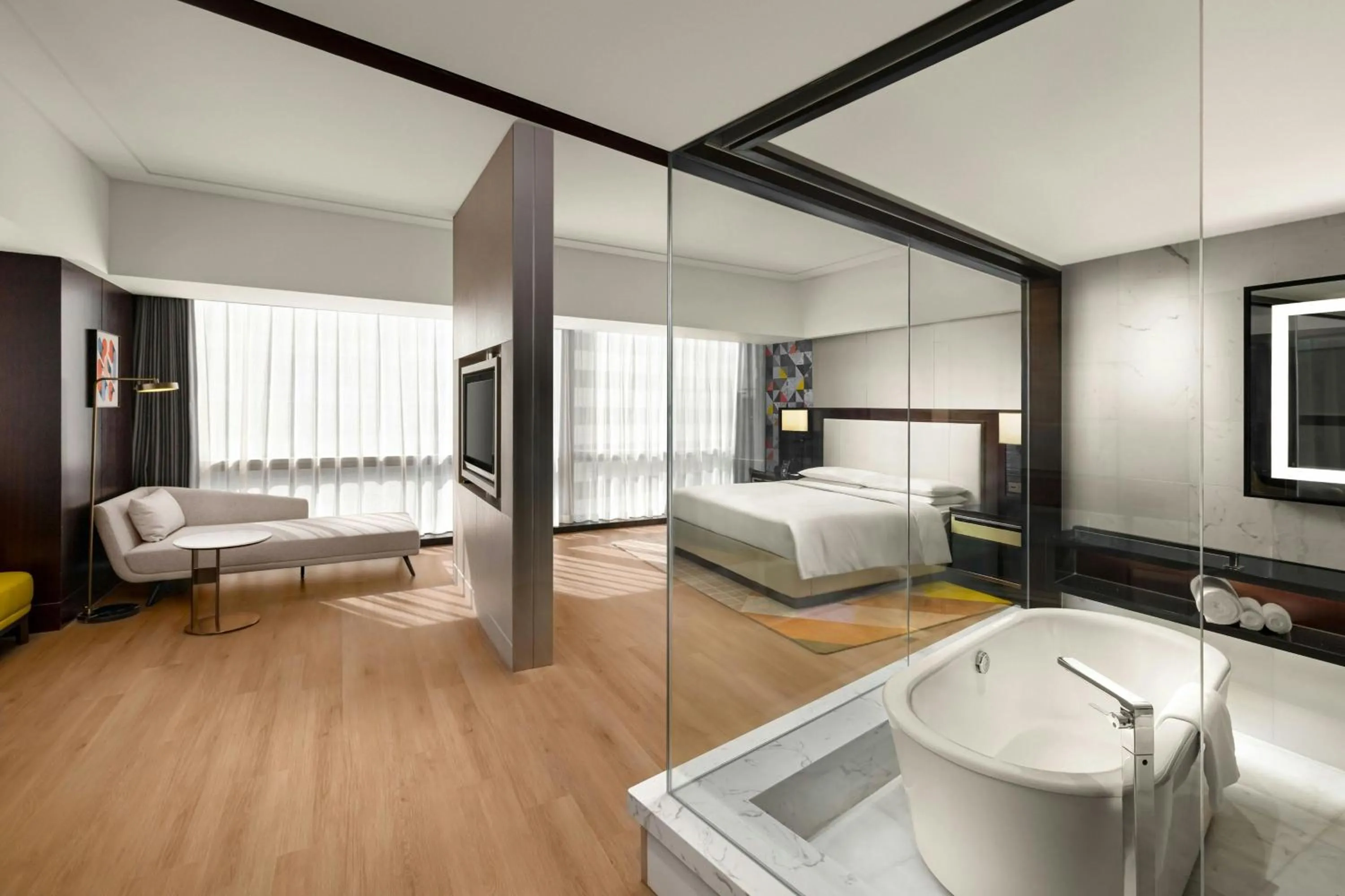 Photo of the whole room, Bed in Renaissance Beijing Capital Hotel