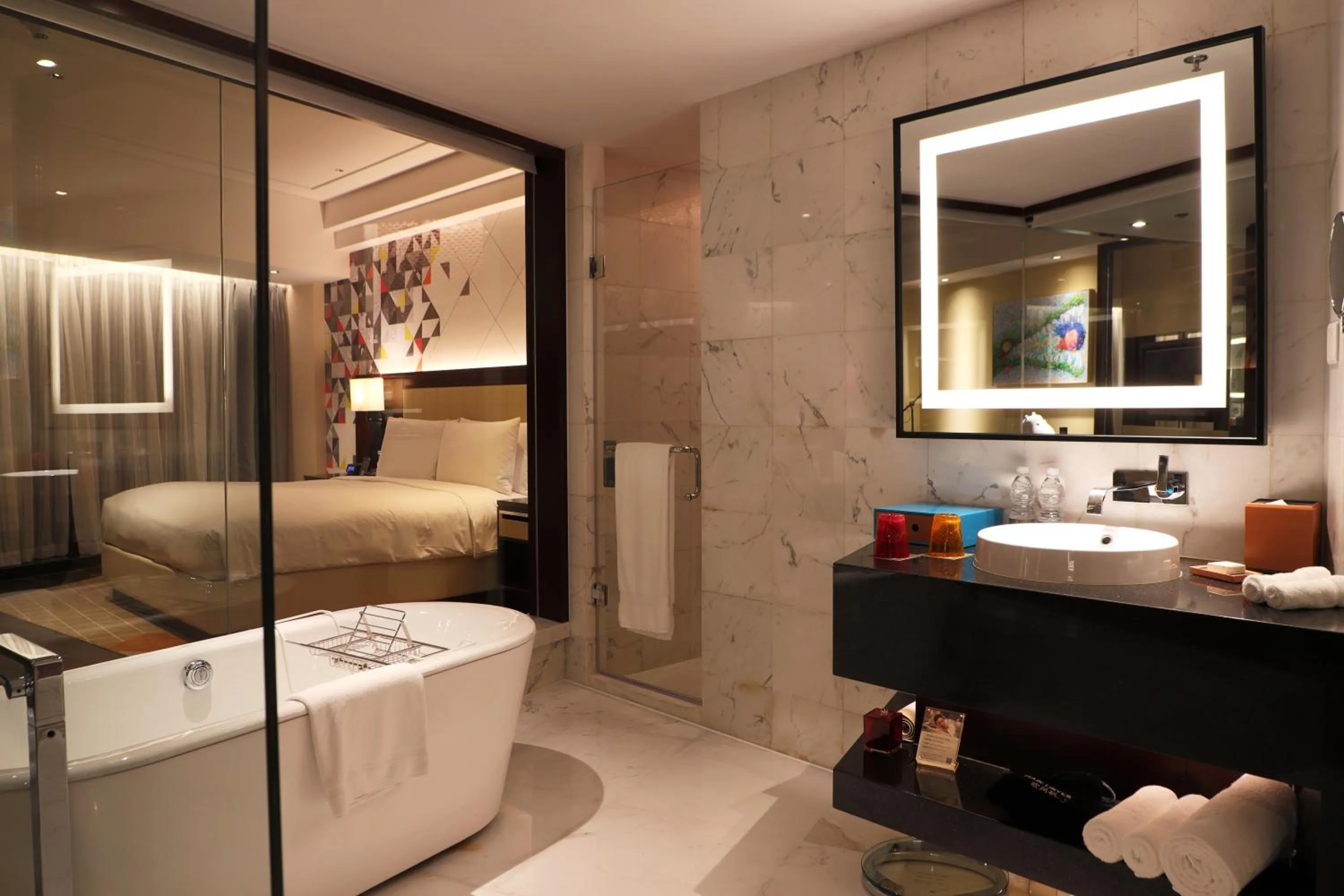 Bathroom, Bed in Renaissance Beijing Capital Hotel