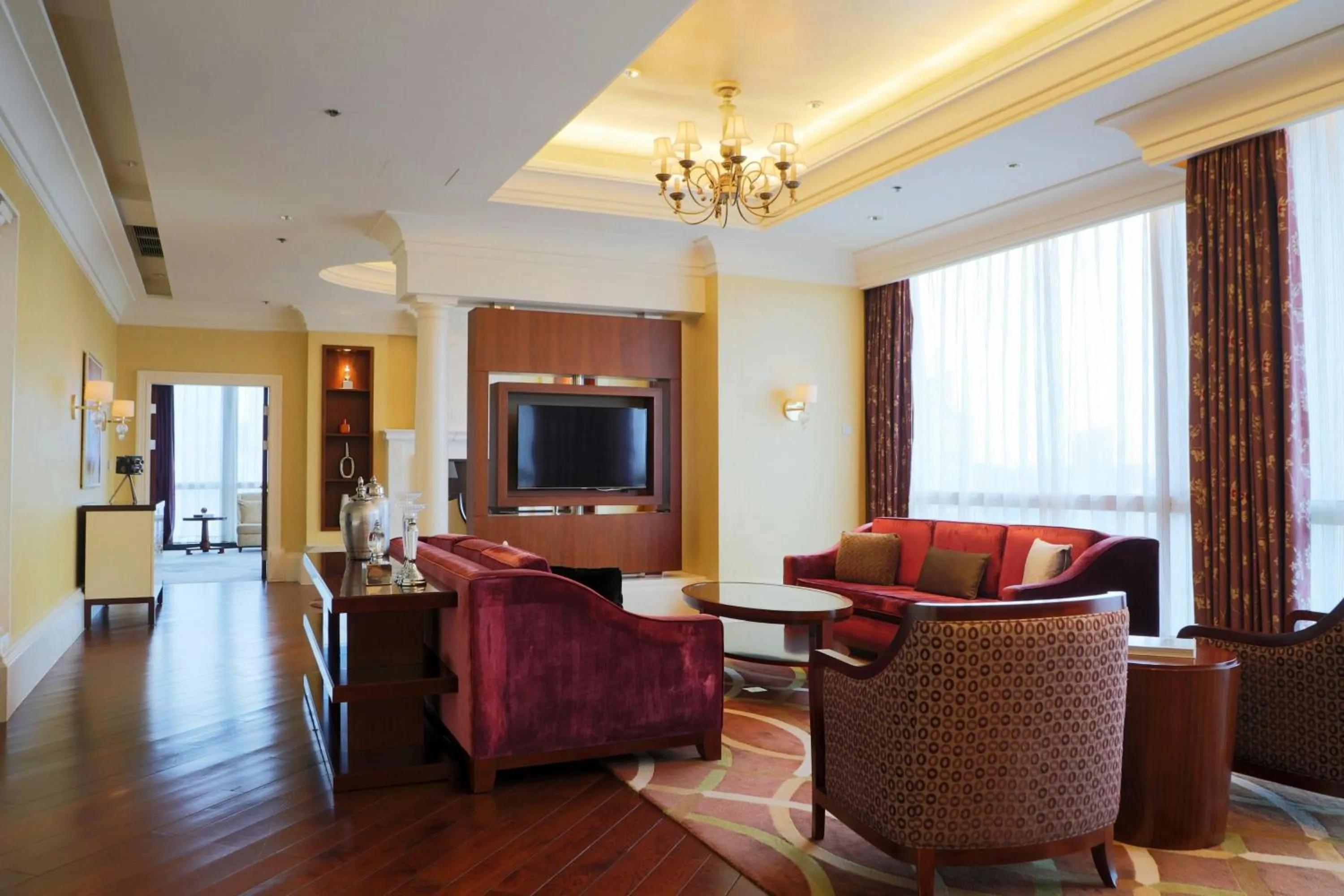 Bedroom in Renaissance Beijing Capital Hotel