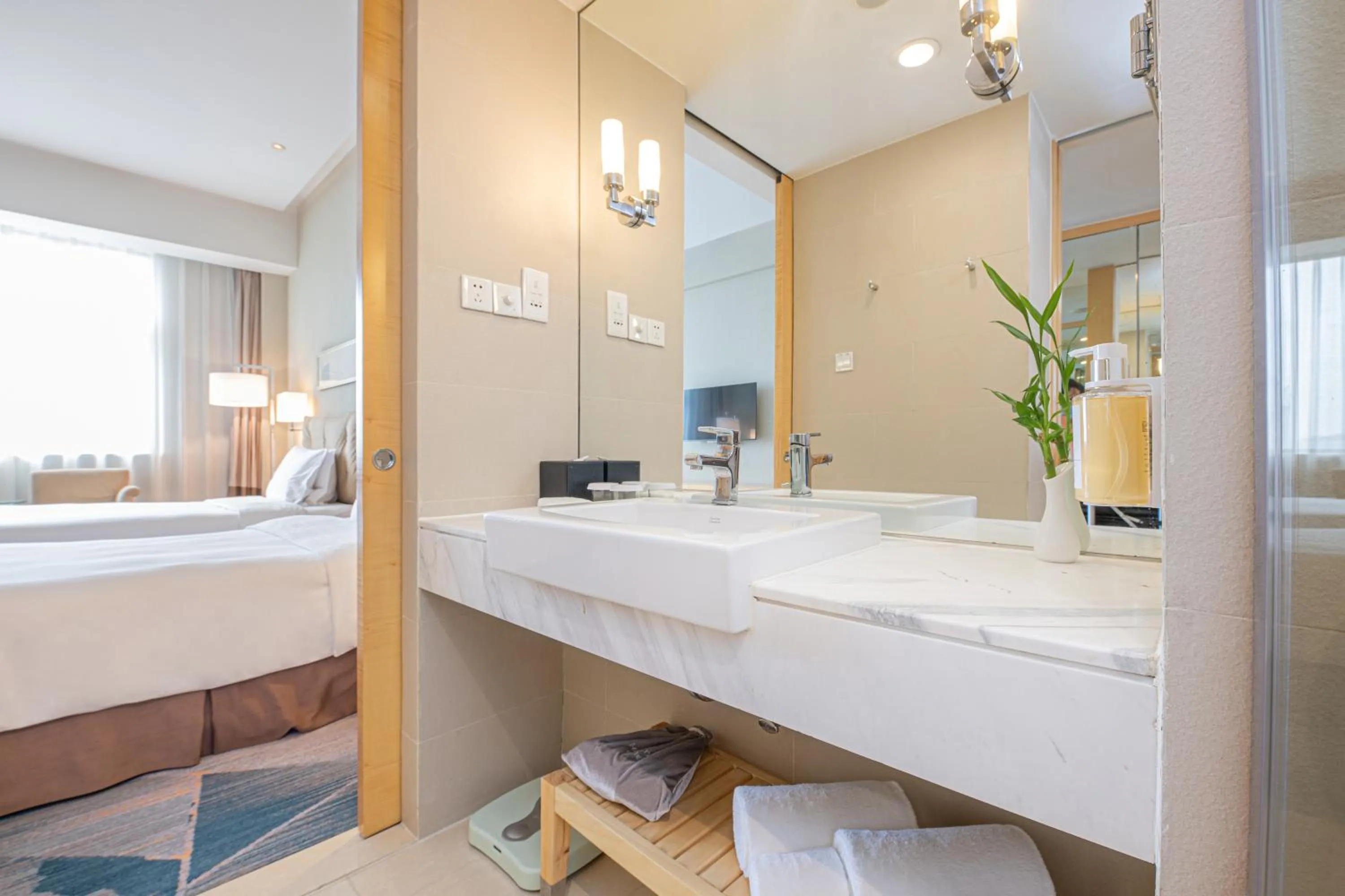 Bathroom in Holiday Inn Beijing Deshengmen by IHG on 2nd Ring Road Extension 10-15 minute taxi ride to Shichahai Lama Temple Drum Tower Close to Beijing North Station for Badaling Great Wall Near Exit B Jishuitan Metro Line 2