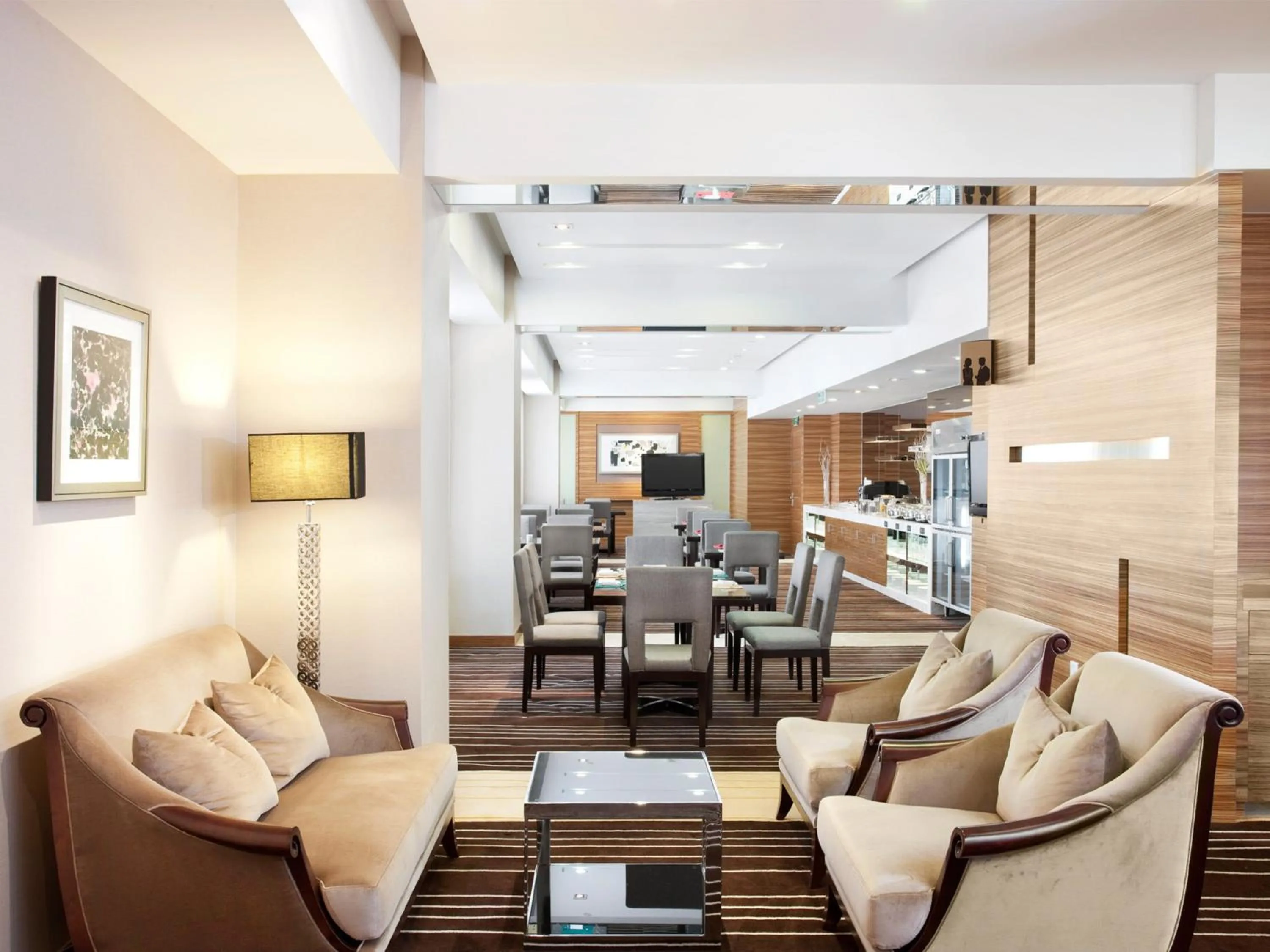 Lounge or bar in Holiday Inn Beijing Deshengmen by IHG on 2nd Ring Road Extension 10-15 minute taxi ride to Shichahai Lama Temple Drum Tower Close to Beijing North Station for Badaling Great Wall Near Exit B Jishuitan Metro Line 2