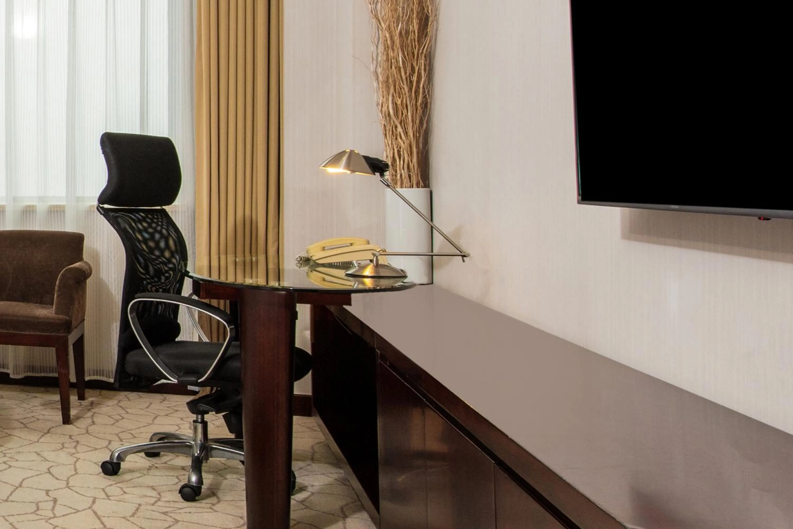 Seating area in Holiday Inn Beijing Deshengmen by IHG on 2nd Ring Road Extension 10-15 minute taxi ride to Shichahai Lama Temple Drum Tower Close to Beijing North Station for Badaling Great Wall Near Exit B Jishuitan Metro Line 2