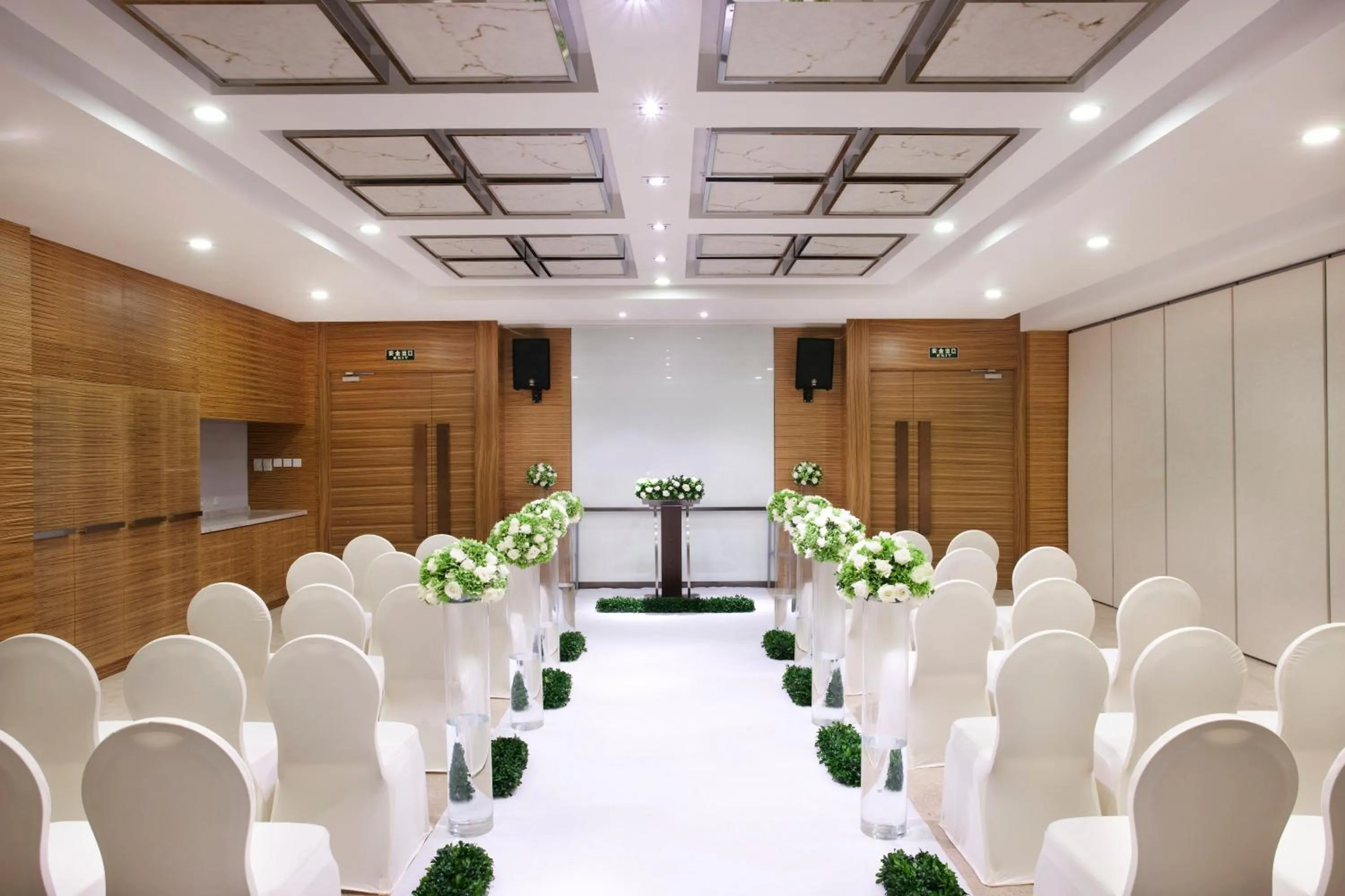 Meeting/conference room in Holiday Inn Beijing Deshengmen by IHG on 2nd Ring Road Extension 10-15 minute taxi ride to Shichahai Lama Temple Drum Tower Close to Beijing North Station for Badaling Great Wall Near Exit B Jishuitan Metro Line 2