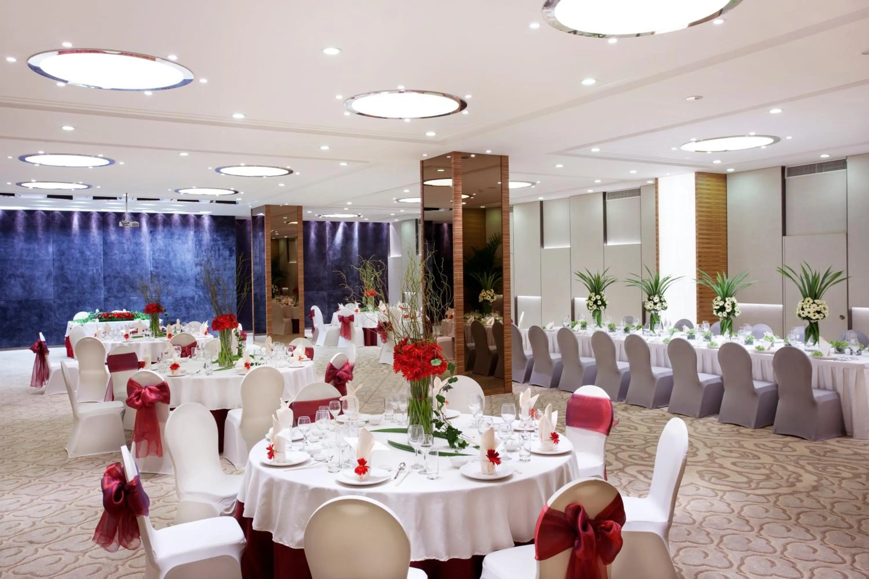Banquet/Function facilities in Holiday Inn Beijing Deshengmen by IHG on 2nd Ring Road Extension 10-15 minute taxi ride to Shichahai Lama Temple Drum Tower Close to Beijing North Station for Badaling Great Wall Near Exit B Jishuitan Metro Line 2