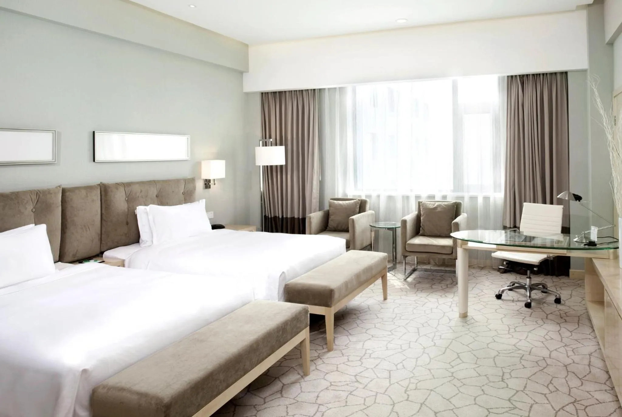 Photo of the whole room, Bed in Holiday Inn Beijing Deshengmen by IHG on 2nd Ring Road Extension 10-15 minute taxi ride to Shichahai Lama Temple Drum Tower Close to Beijing North Station for Badaling Great Wall Near Exit B Jishuitan Metro Line 2