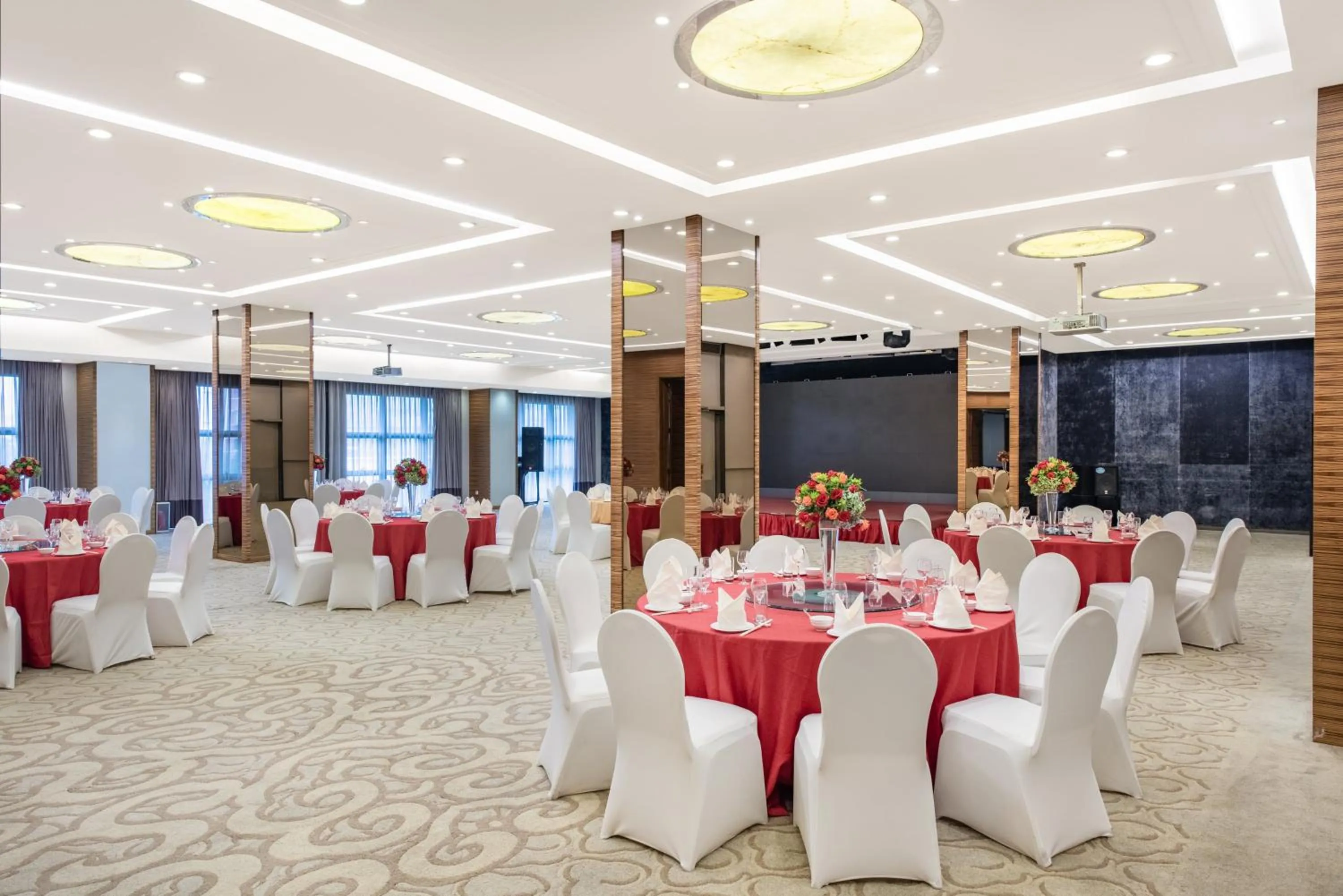 Banquet/Function facilities in Holiday Inn Beijing Deshengmen by IHG on 2nd Ring Road Extension 10-15 minute taxi ride to Shichahai Lama Temple Drum Tower Close to Beijing North Station for Badaling Great Wall Near Exit B Jishuitan Metro Line 2
