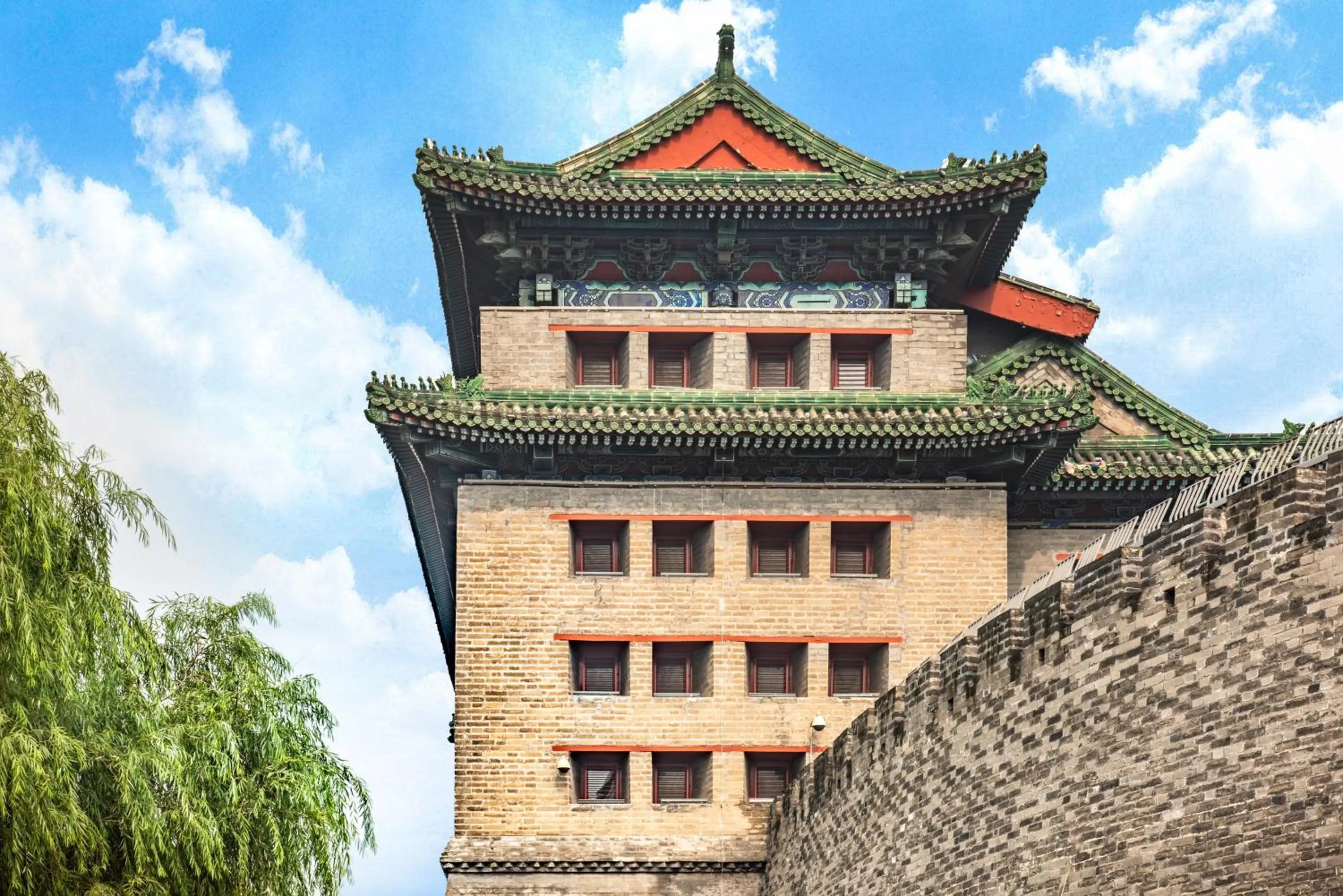 Nearby landmark in Holiday Inn Beijing Deshengmen by IHG on 2nd Ring Road Extension 10-15 minute taxi ride to Shichahai Lama Temple Drum Tower Close to Beijing North Station for Badaling Great Wall Near Exit B Jishuitan Metro Line 2
