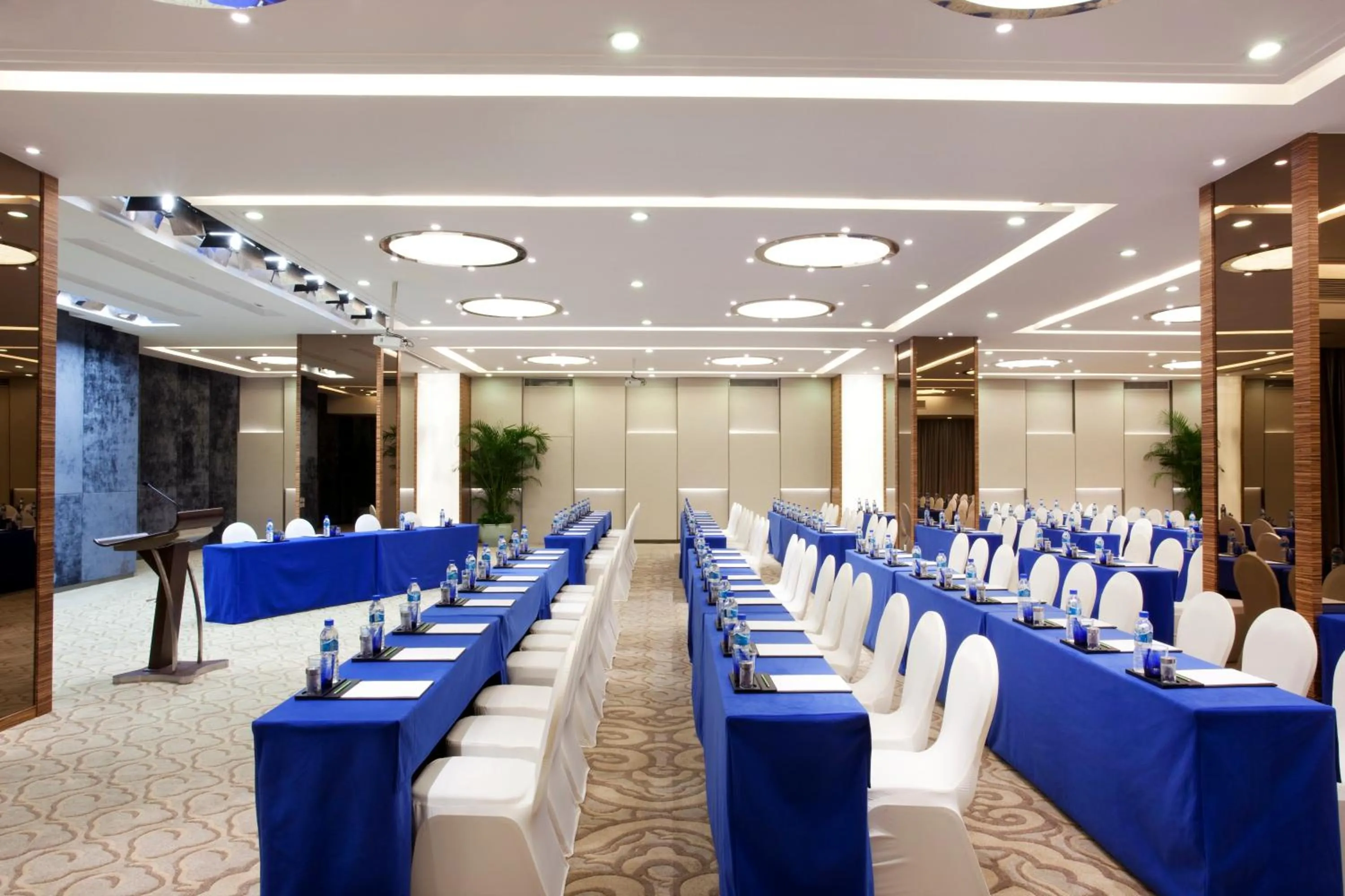 Banquet/Function facilities in Holiday Inn Beijing Deshengmen by IHG on 2nd Ring Road Extension 10-15 minute taxi ride to Shichahai Lama Temple Drum Tower Close to Beijing North Station for Badaling Great Wall Near Exit B Jishuitan Metro Line 2
