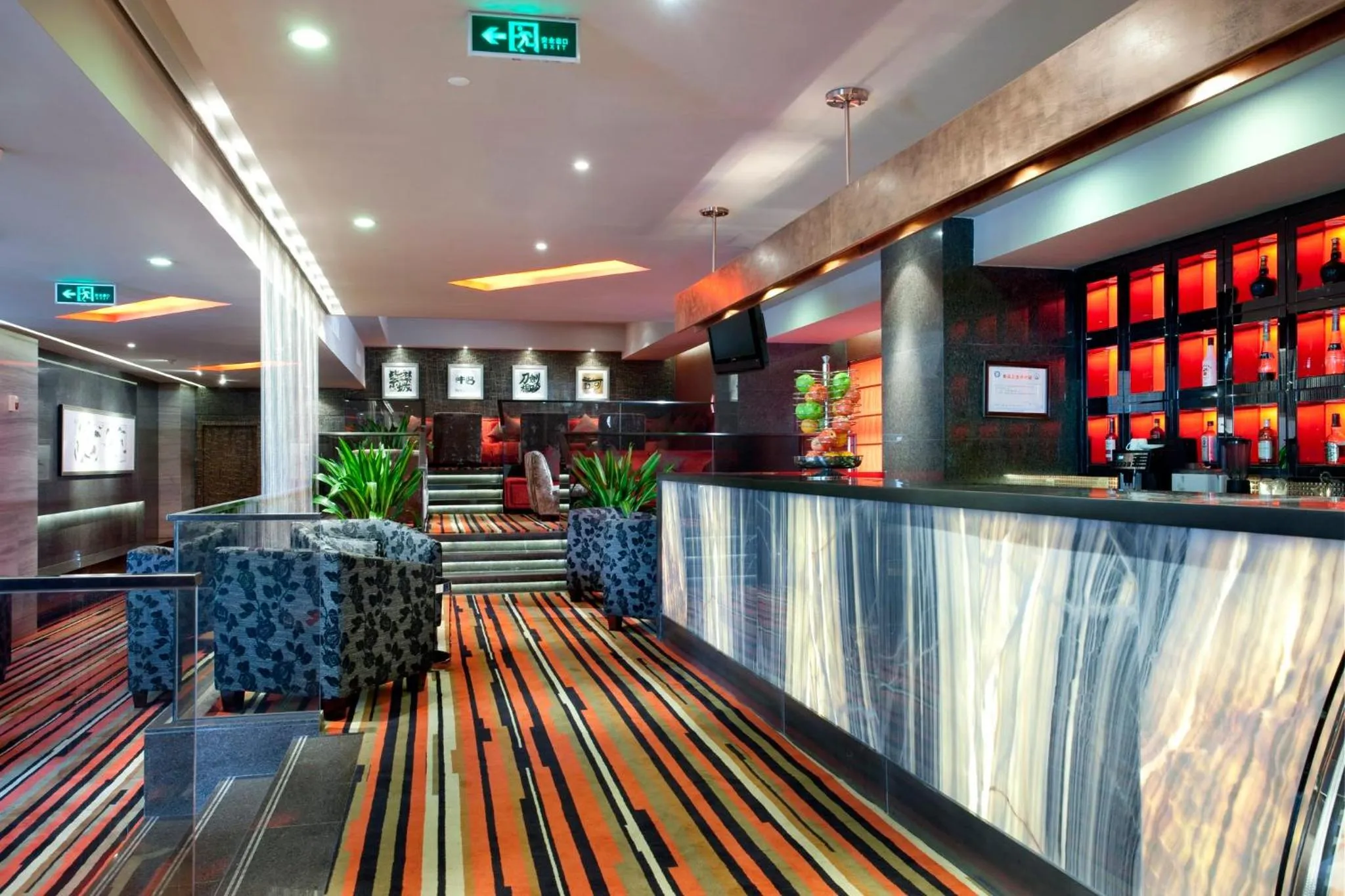 Lounge or bar in Holiday Inn Beijing Deshengmen by IHG on 2nd Ring Road Extension 10-15 minute taxi ride to Shichahai Lama Temple Drum Tower Close to Beijing North Station for Badaling Great Wall Near Exit B Jishuitan Metro Line 2