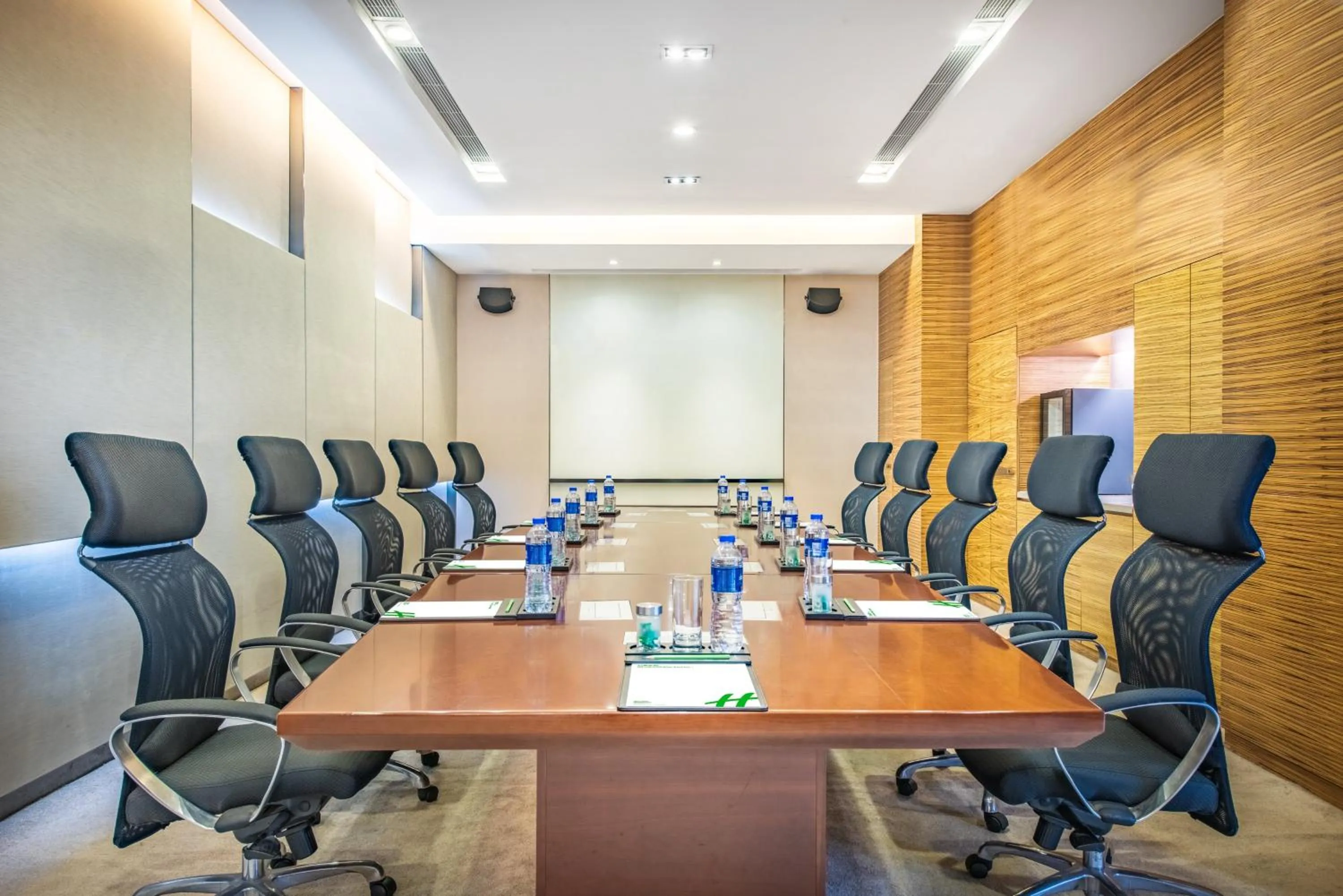 Meeting/conference room in Holiday Inn Beijing Deshengmen by IHG on 2nd Ring Road Extension 10-15 minute taxi ride to Shichahai Lama Temple Drum Tower Close to Beijing North Station for Badaling Great Wall Near Exit B Jishuitan Metro Line 2