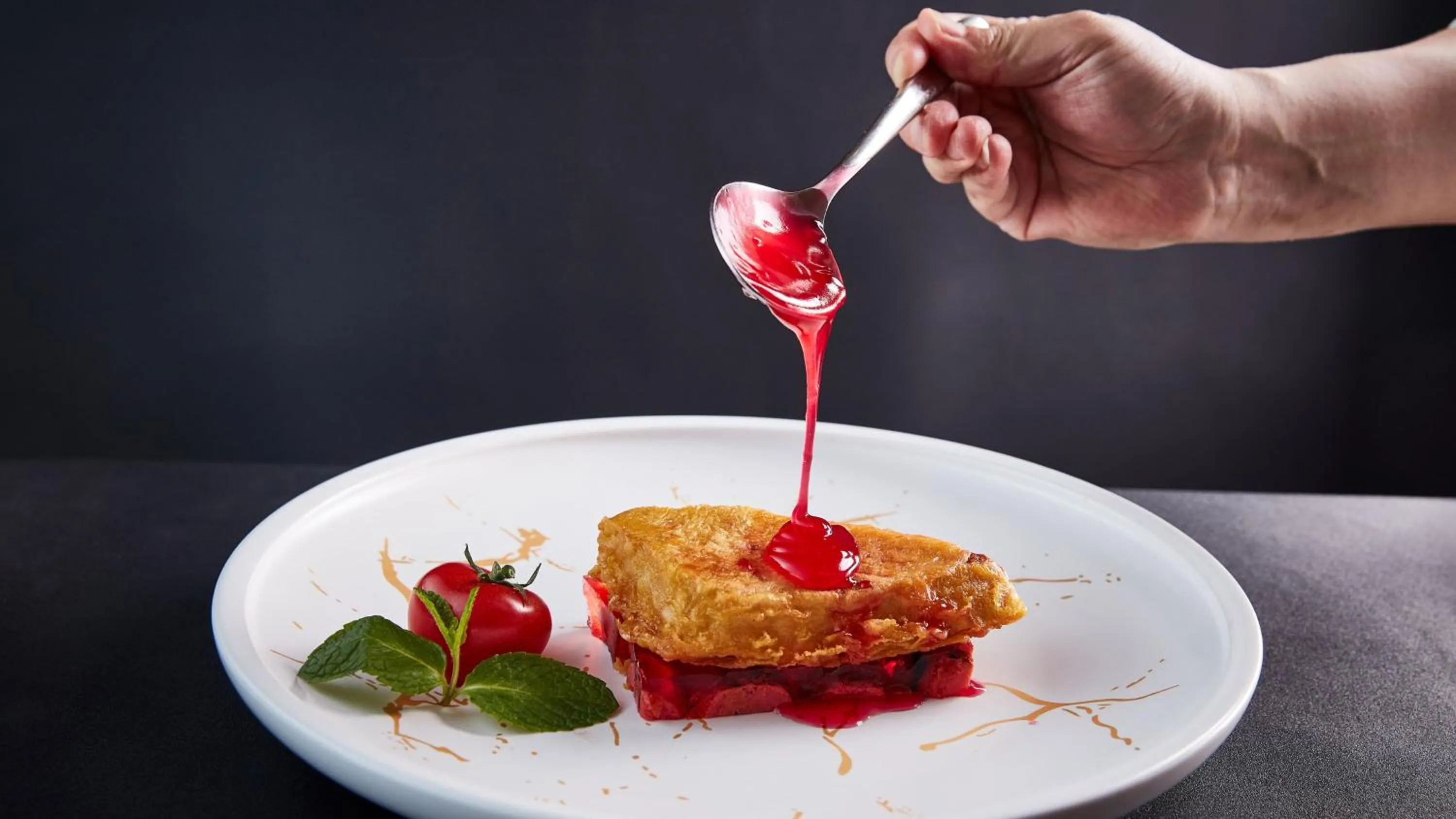 Restaurant/places to eat in Holiday Inn Beijing Deshengmen by IHG on 2nd Ring Road Extension 10-15 minute taxi ride to Shichahai Lama Temple Drum Tower Close to Beijing North Station for Badaling Great Wall Near Exit B Jishuitan Metro Line 2