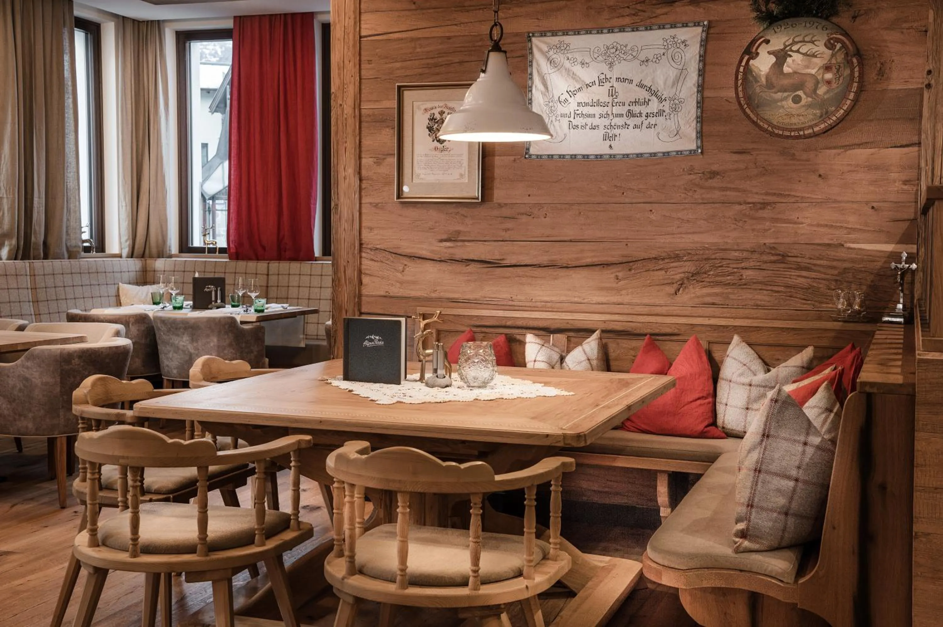 Restaurant/places to eat in AlpenParks Hotel & Apartment Orgler Kaprun