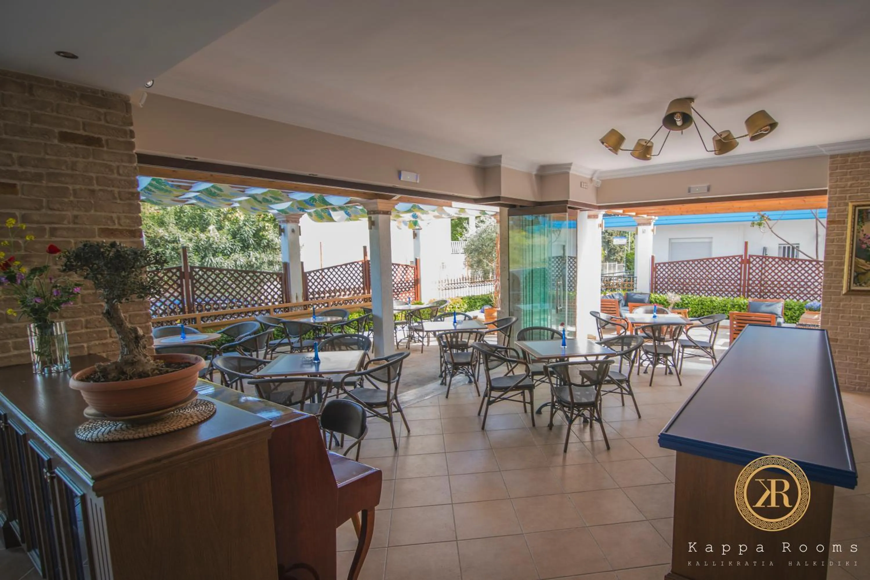 Restaurant/places to eat in Kappa Rooms