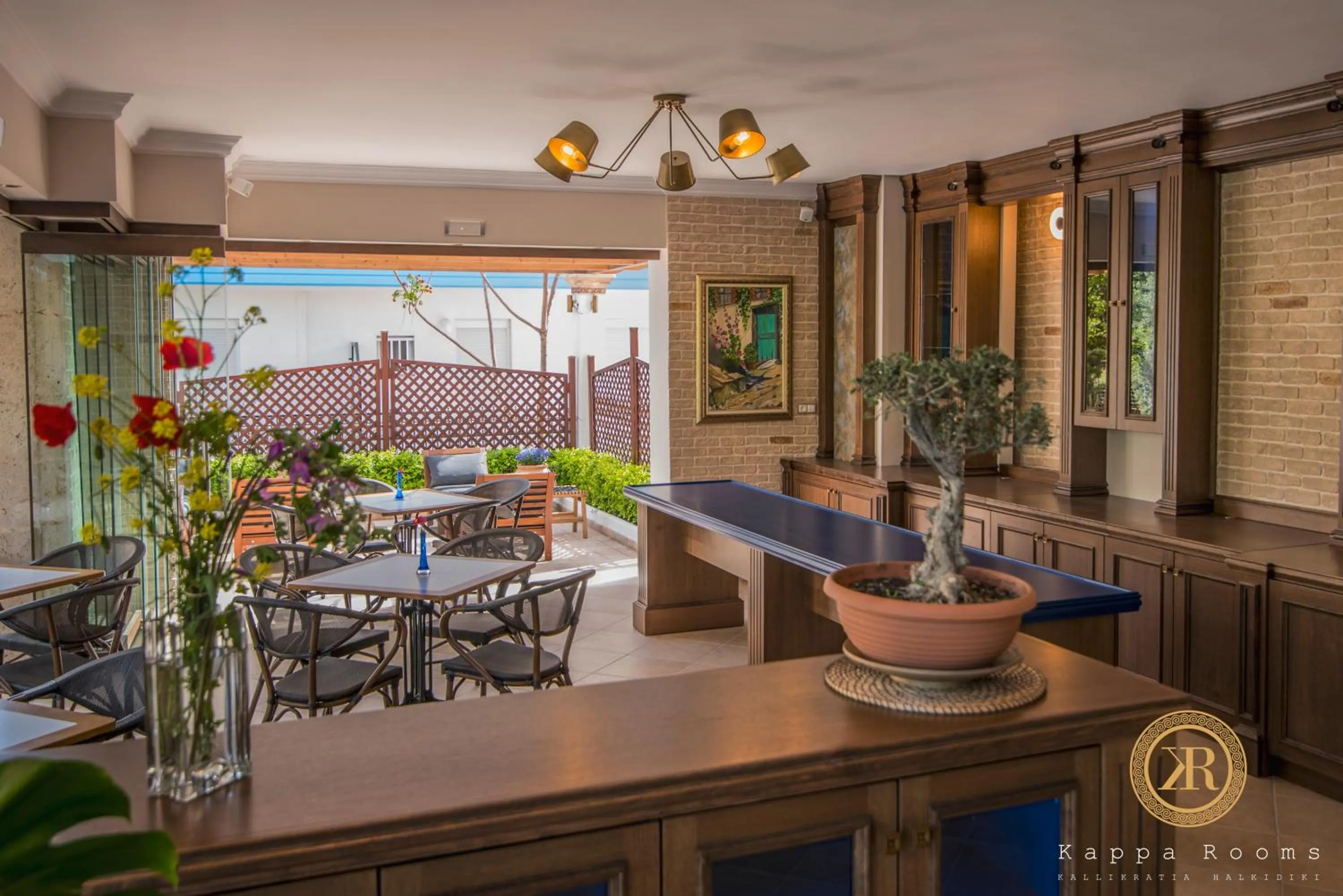 Restaurant/places to eat in Kappa Rooms