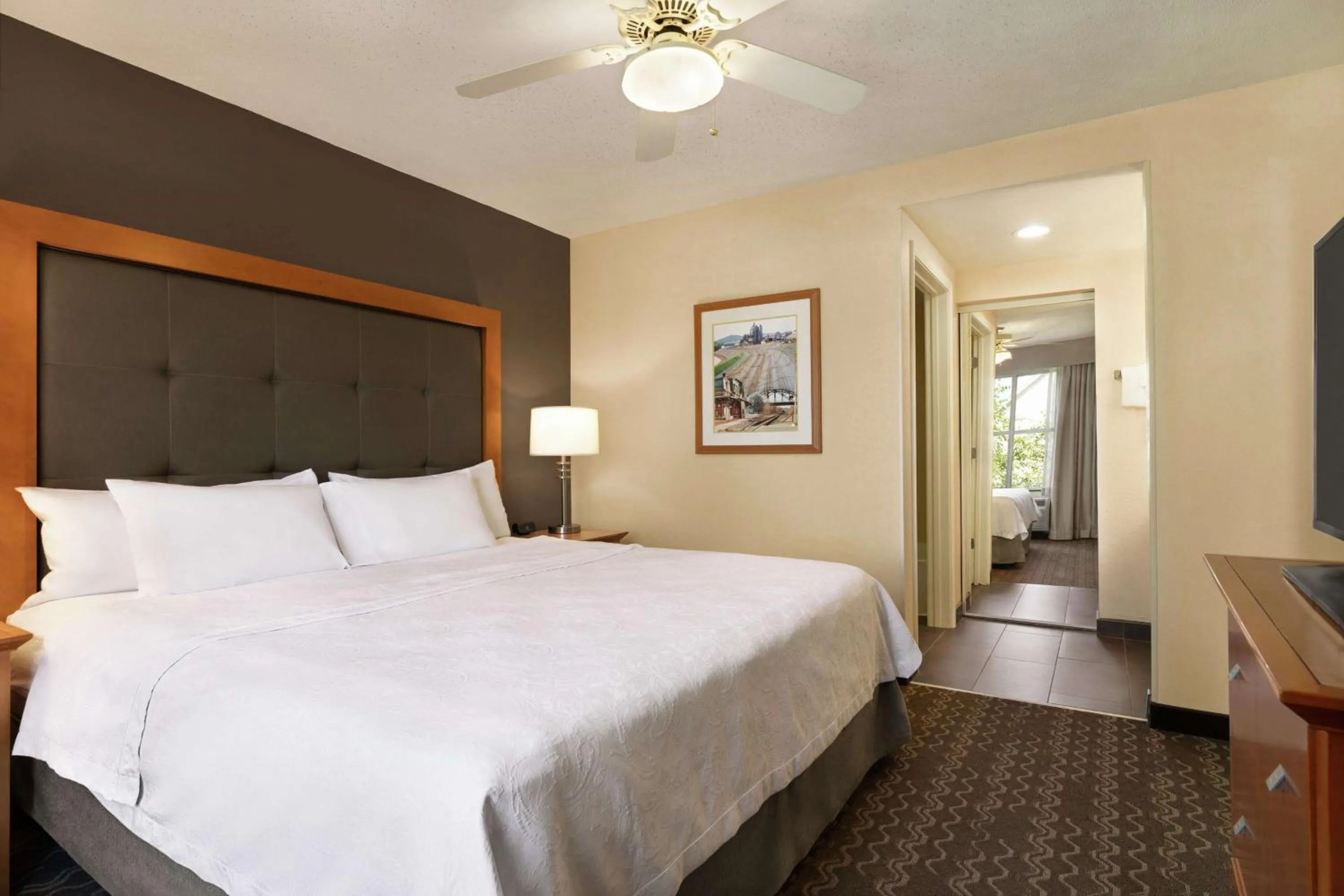 Bed in Homewood Suites by Hilton Allentown-Bethlehem Airport