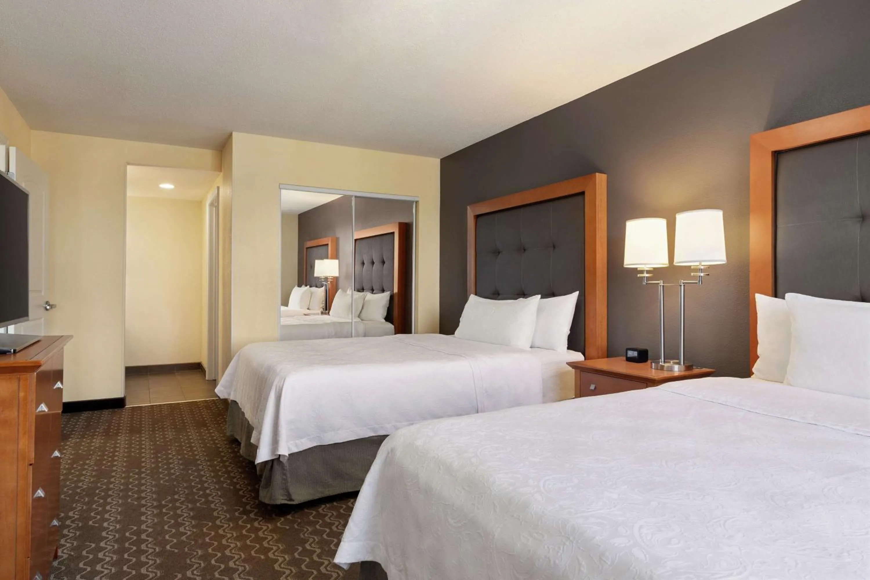 Bed in Homewood Suites by Hilton Allentown-Bethlehem Airport