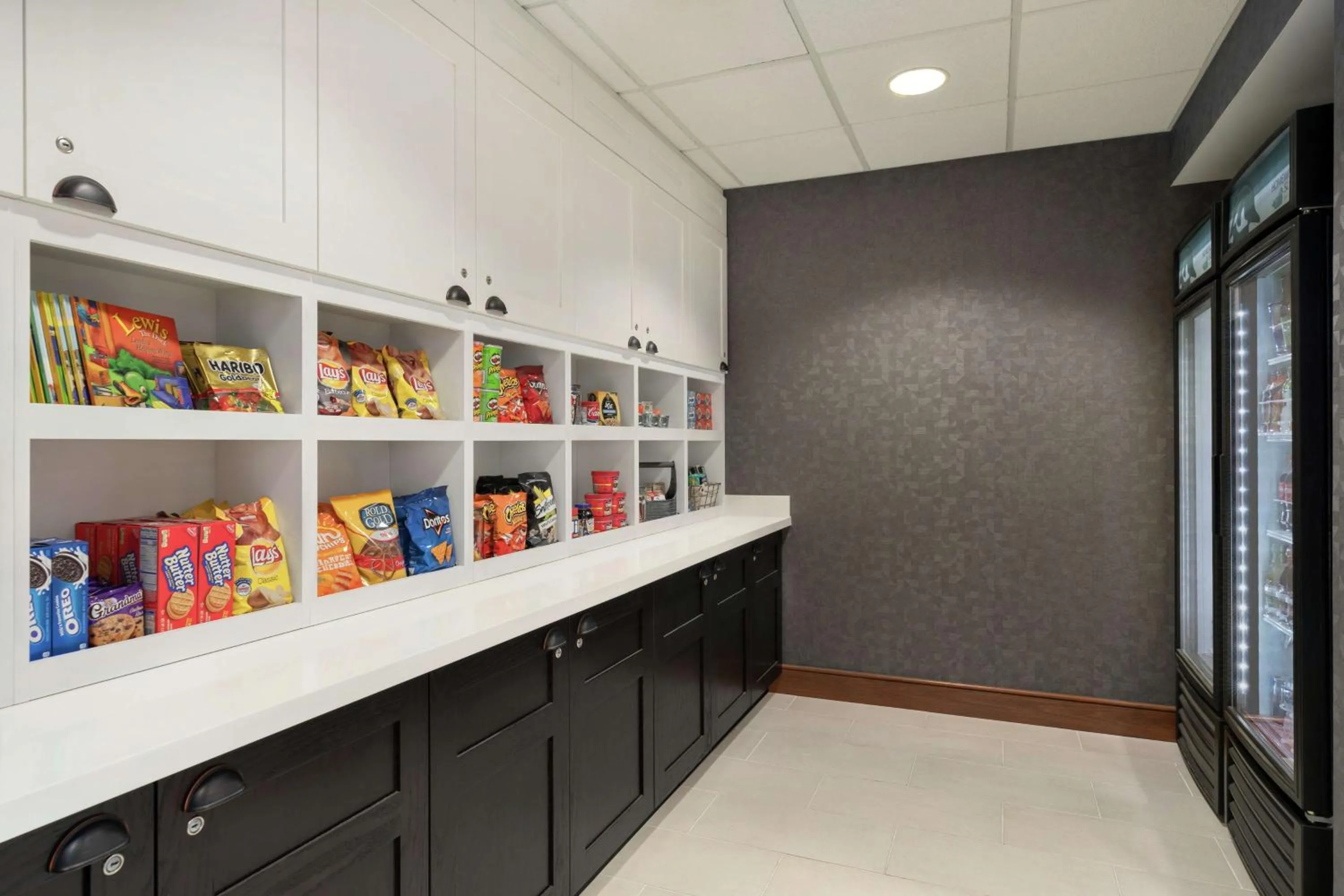 Food and drinks in Homewood Suites by Hilton Allentown-Bethlehem Airport