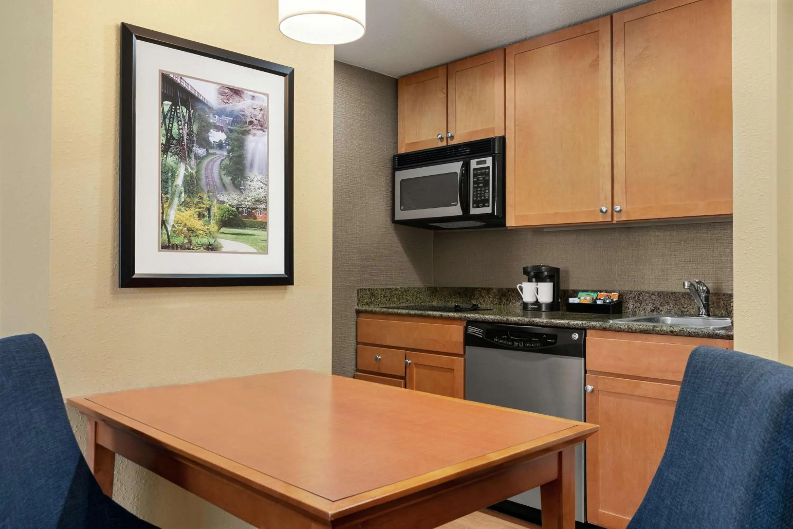 Kitchen or kitchenette in Homewood Suites by Hilton Allentown-Bethlehem Airport