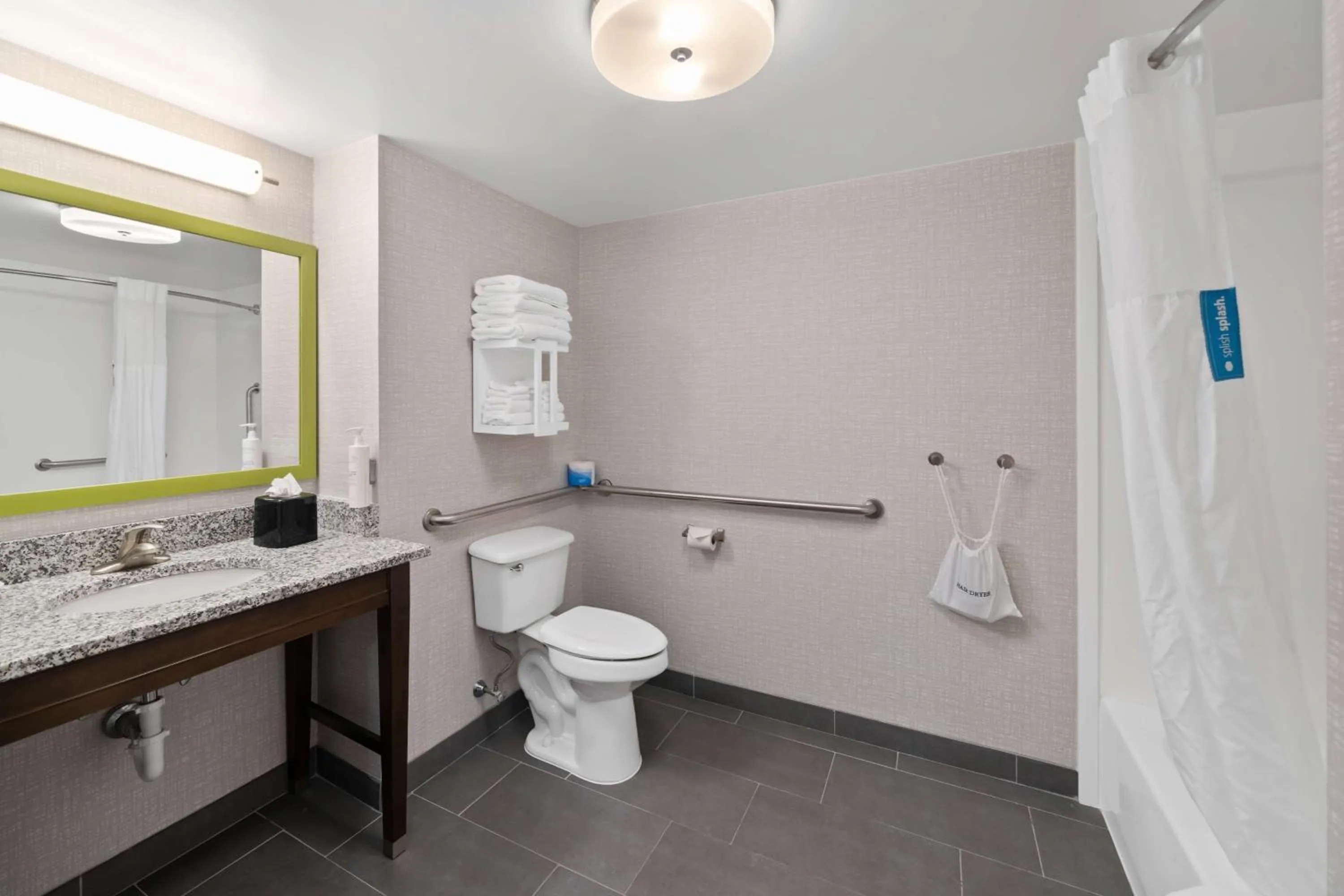 Bathroom in Hampton Inn Franklin