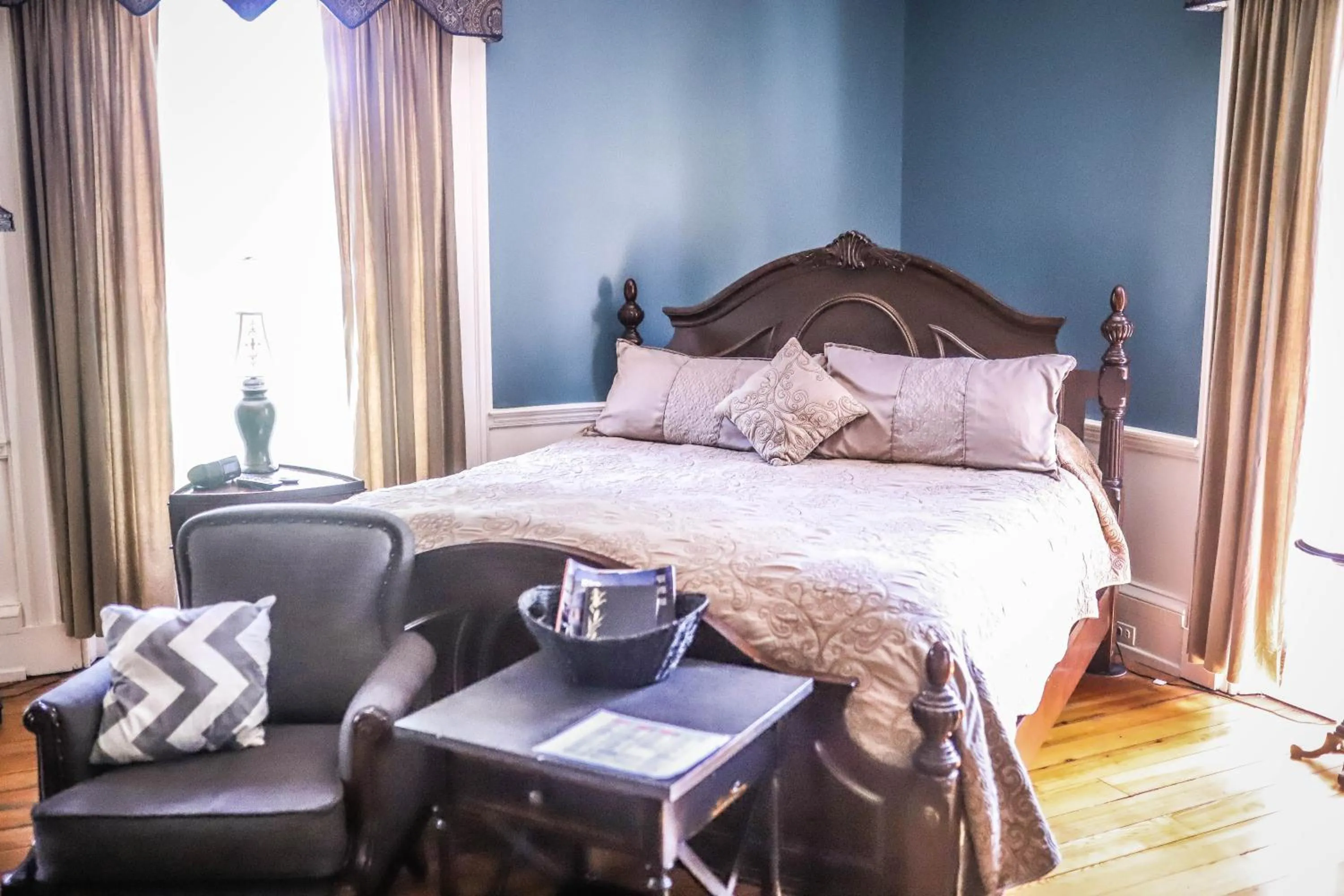 Bed in Early Inn at the Grove