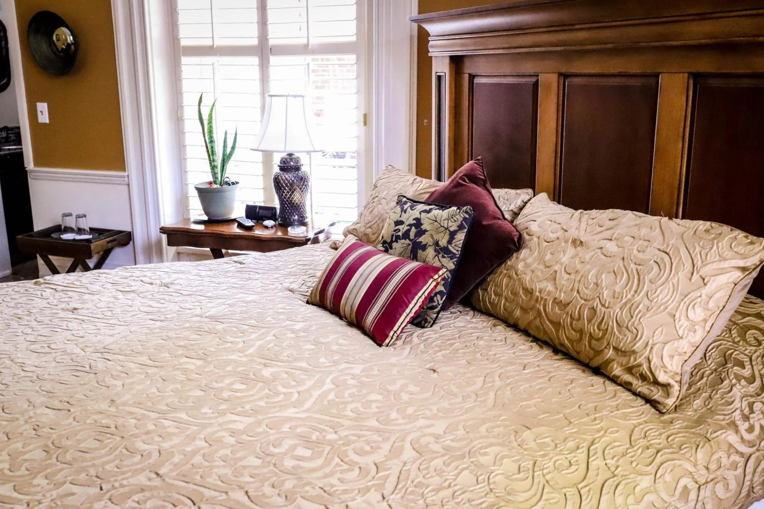 Bed in Early Inn at the Grove