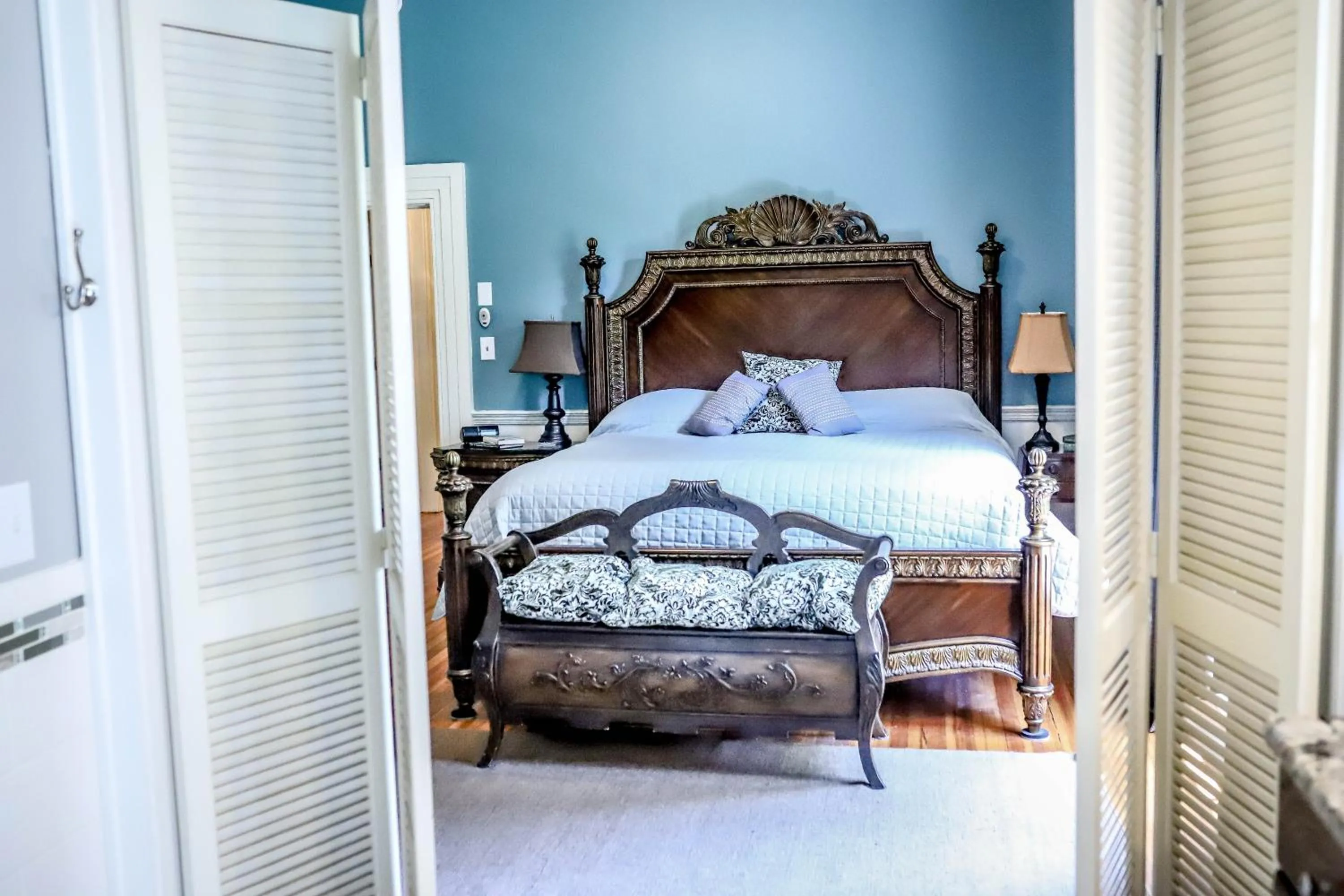 Bed in Early Inn at the Grove