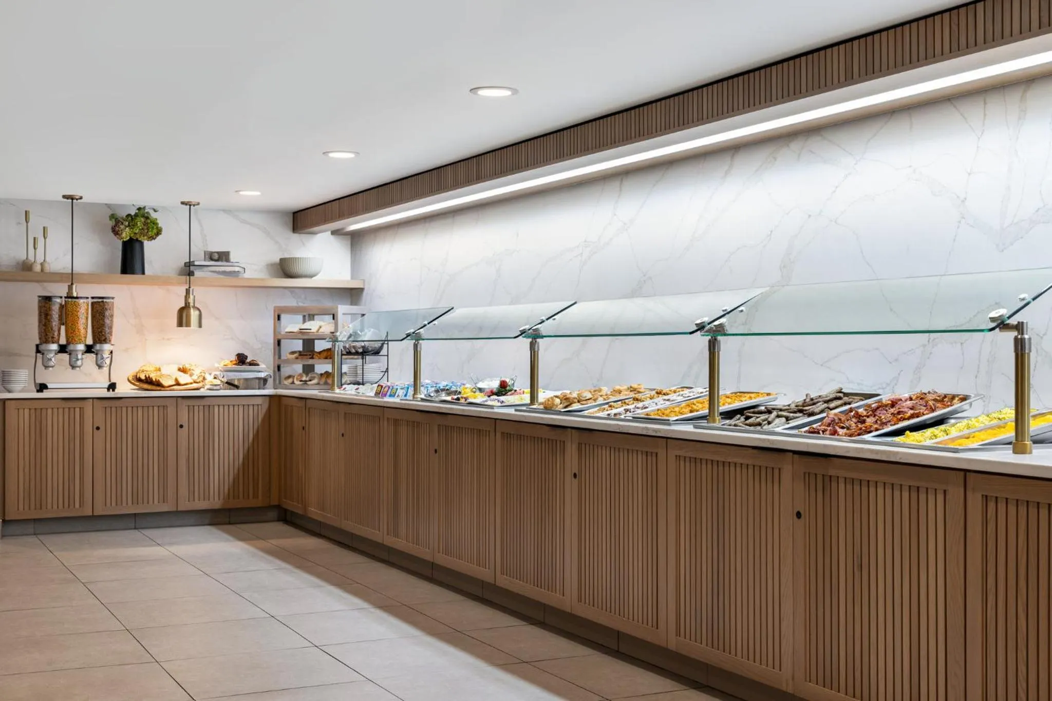 Restaurant/places to eat in Crowne Plaza Louisville Airport Expo Ctr by IHG