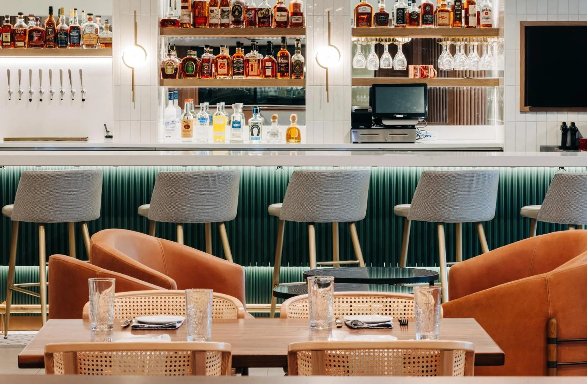 Restaurant/places to eat in Crowne Plaza Louisville Airport Expo Ctr by IHG